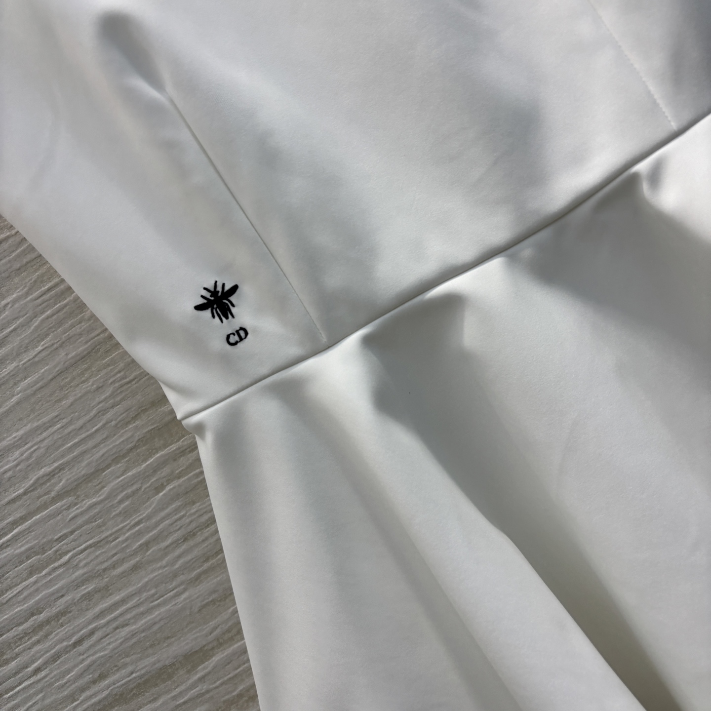 D家 25春夏 圆领飞飞袖收腰上衣 垂感十足的面料任何身材都不挑 上身就是甜美时髦的少女感 腰间收褶收腰