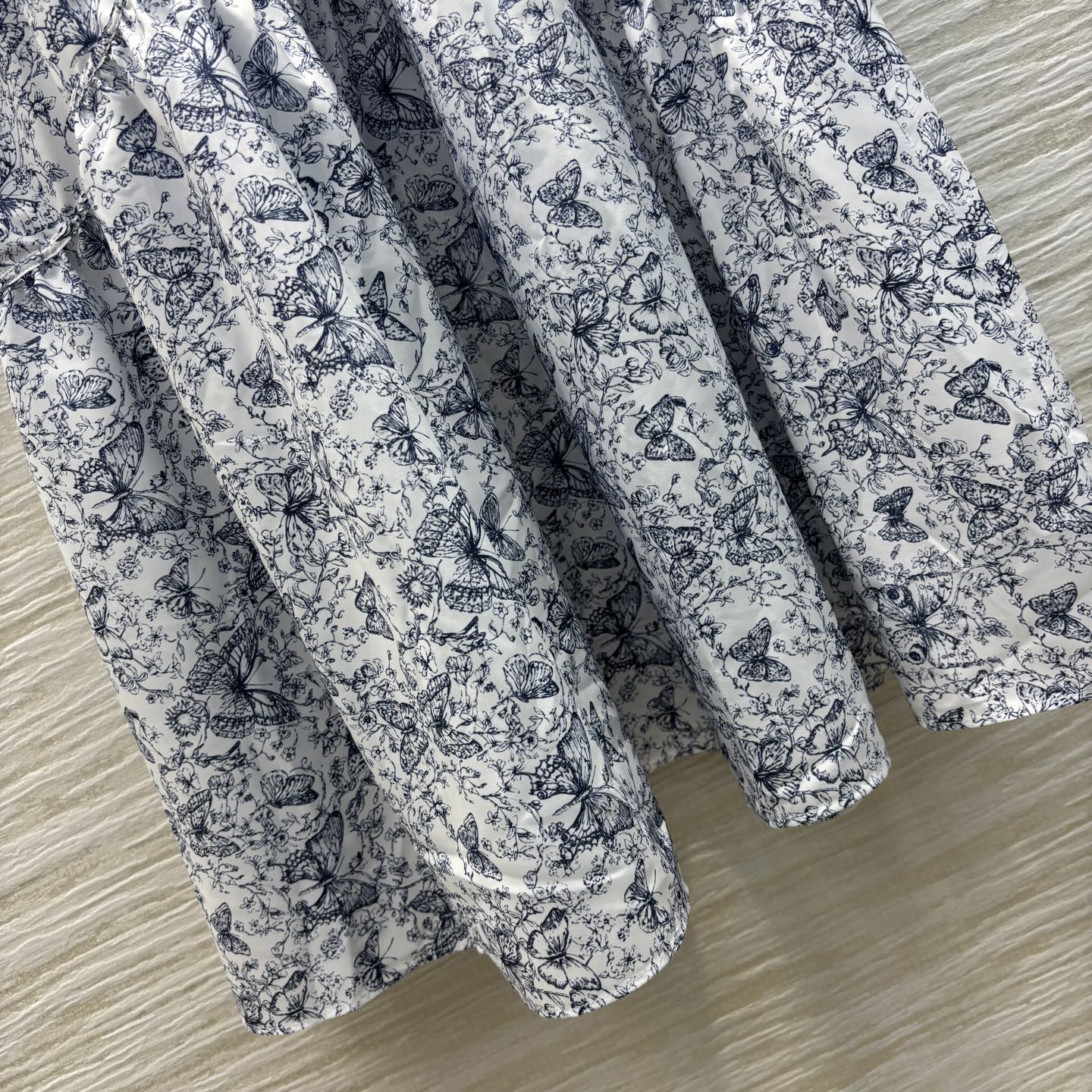 D家 25早春新款 花卉印花半身裙 花卉印花面料 自带立体感画面  logo高腰设计视觉大长腿 色调清冷