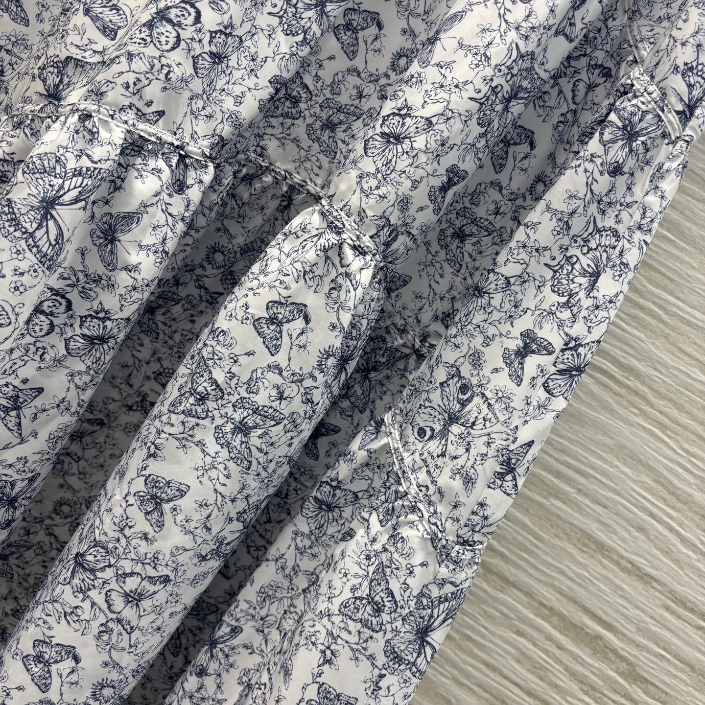 D家 25早春新款 花卉印花半身裙 花卉印花面料 自带立体感画面  logo高腰设计视觉大长腿 色调清冷