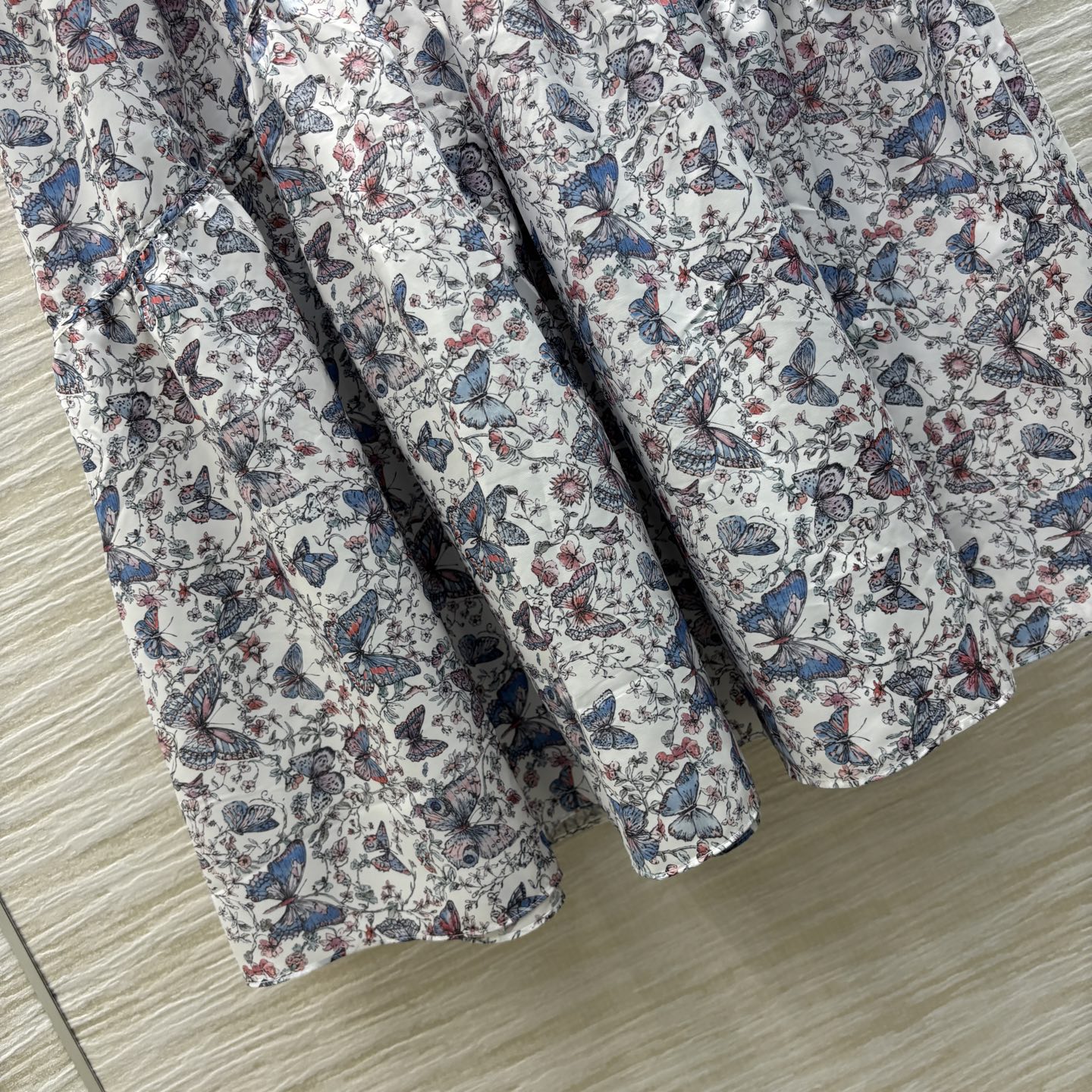 D家 25早春新款 花卉印花半身裙 花卉印花面料 自带立体感画面  logo高腰设计视觉大长腿 色调清冷