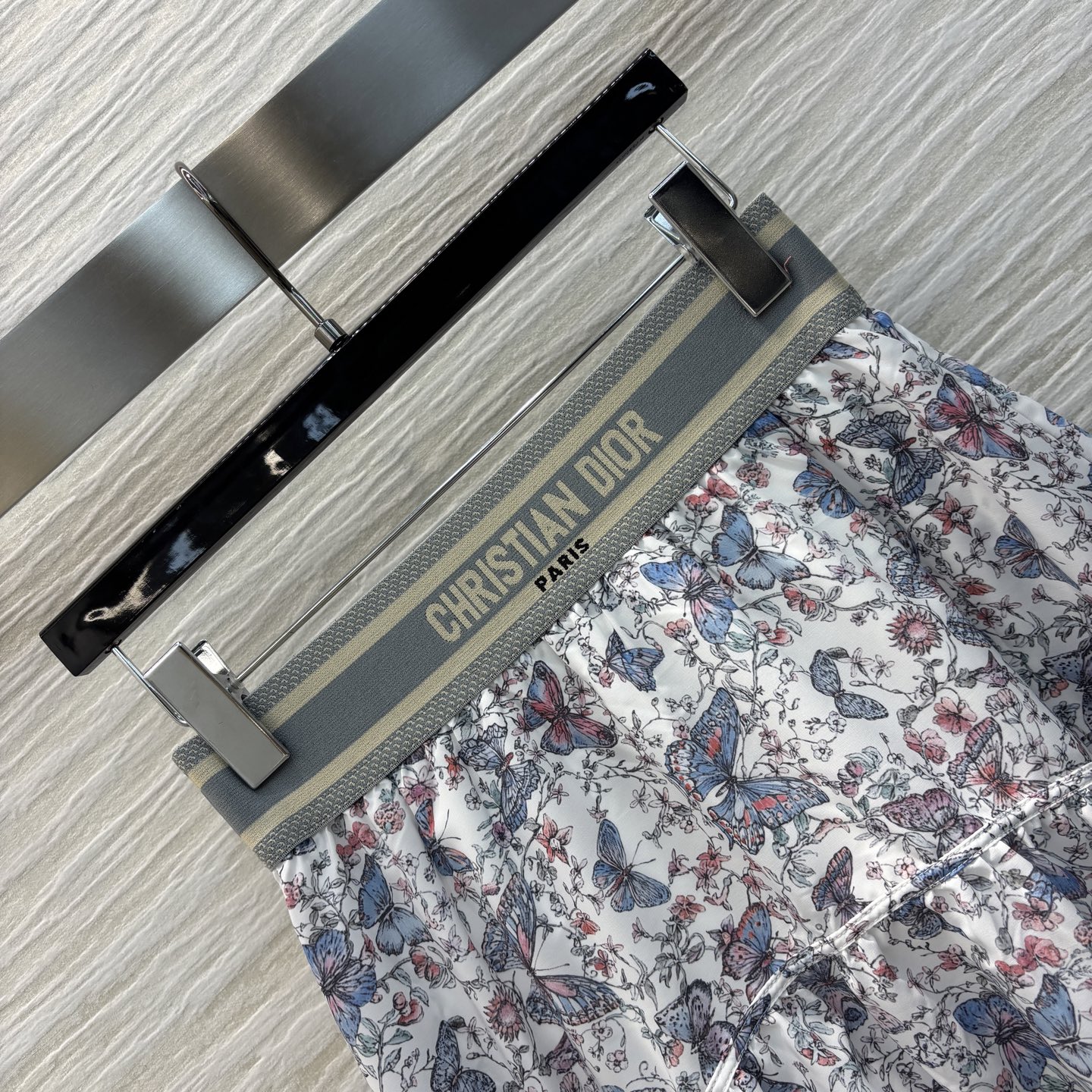 D家 25早春新款 花卉印花半身裙 花卉印花面料 自带立体感画面  logo高腰设计视觉大长腿 色调清冷