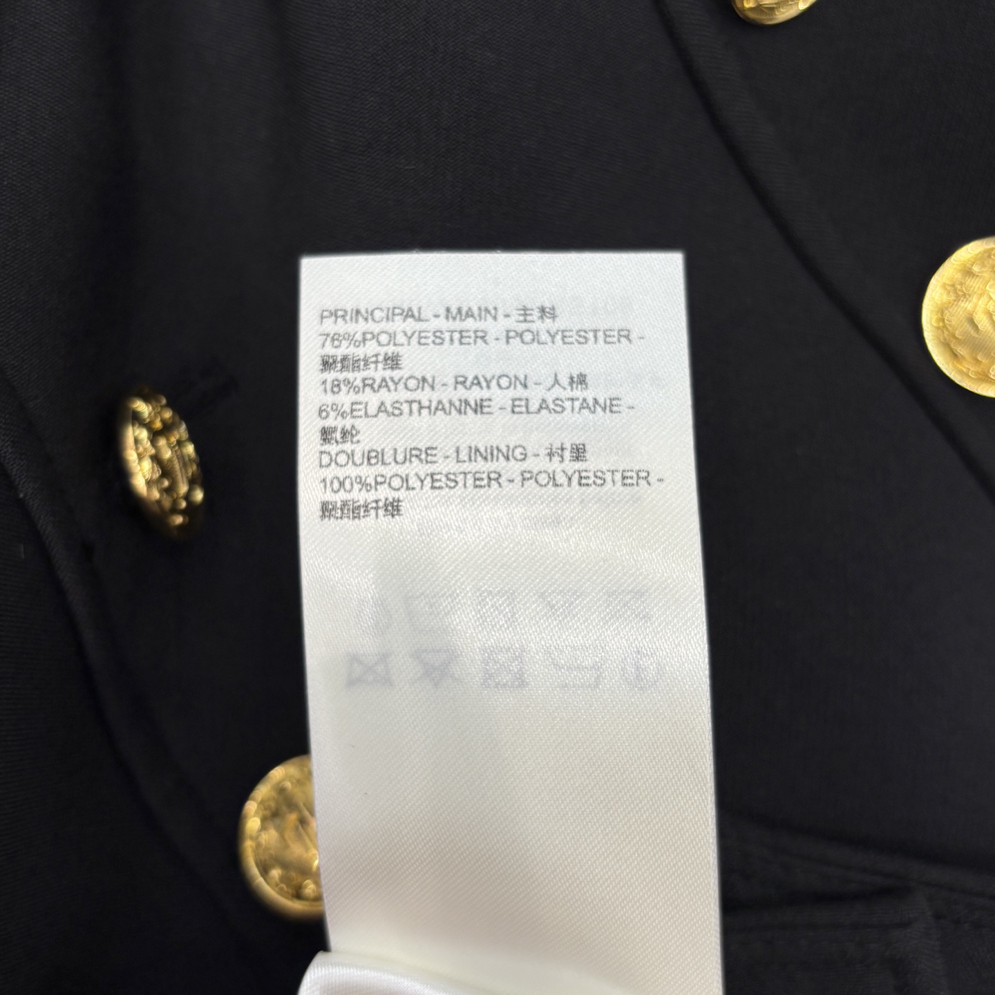 L家25春夏 logo金扣装饰A字半裙 优雅百搭 各种百搭 衣橱里的必备单品 高腰A字剪裁版型 排扣装饰