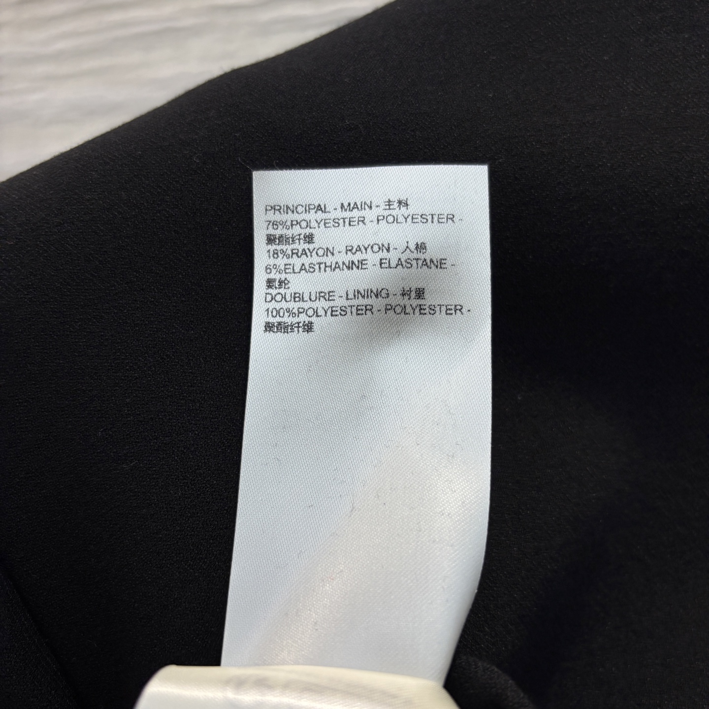 L家 25春夏 双排金扣短款西装外套 圆领立体剪裁 硬挺的版型轻松穿出高级调性 任何身材都可 包容性超赞