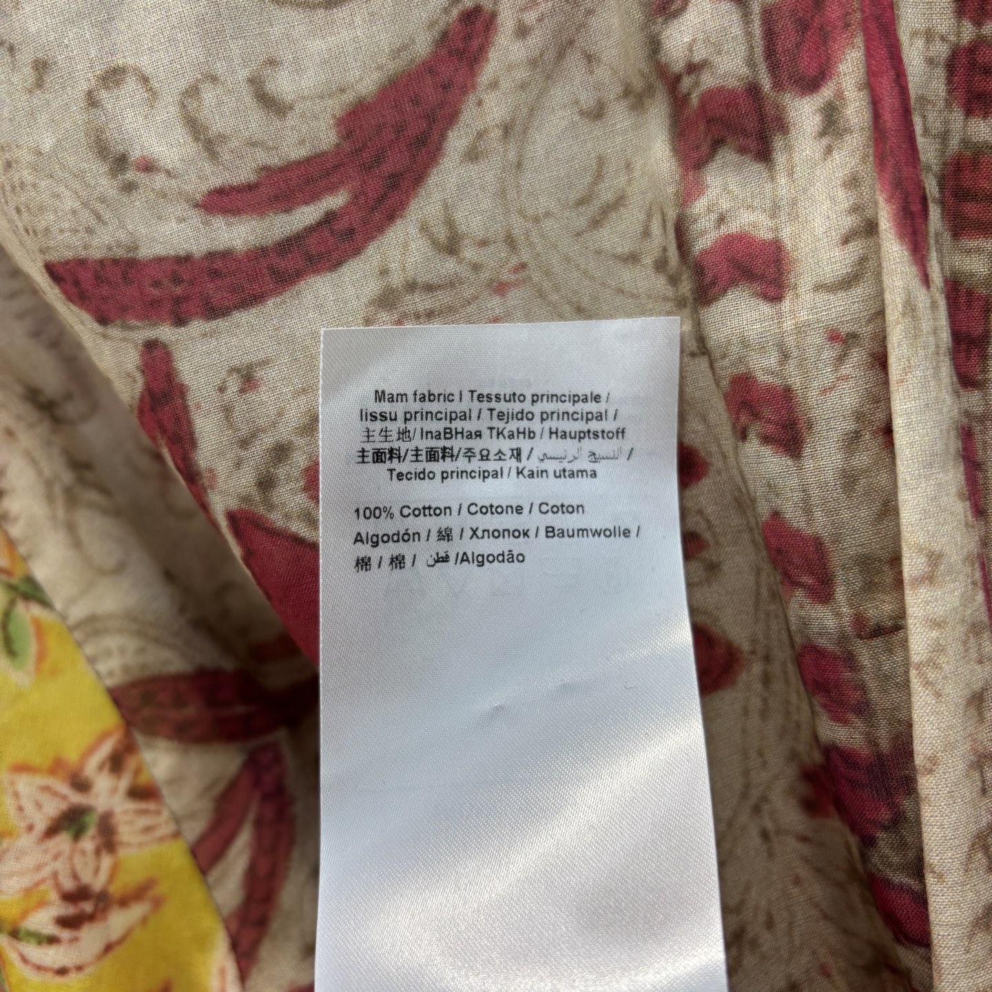 V家 25春夏 张柏芝同款 花卉印花立领衬衫  浪漫民族风花卉图案复古魅力 采用轻薄丝棉面料印花 当防晒