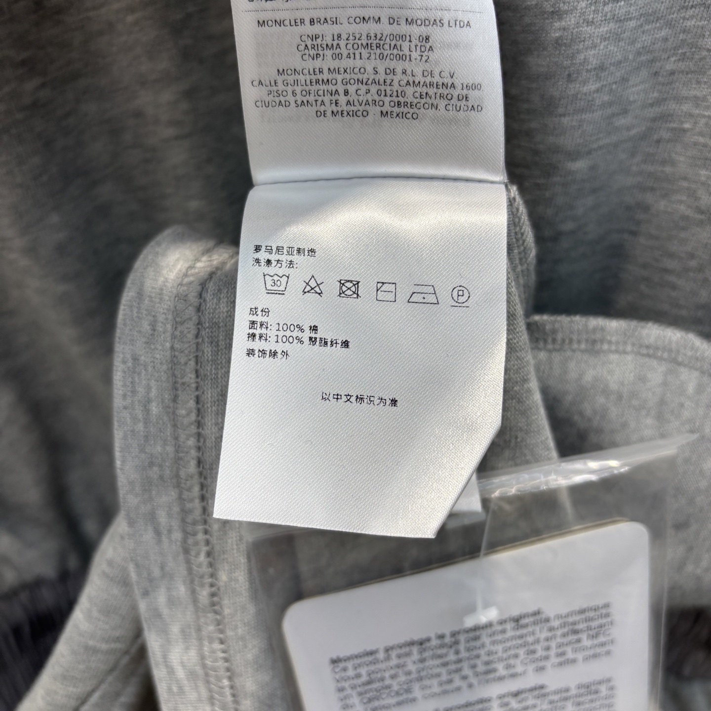 MO家 25早春新款 短袖松紧收腰连衣裙 胸前经典品牌徽标点缀 时髦又高级 松紧腰拼接设计 轻松分割黄金