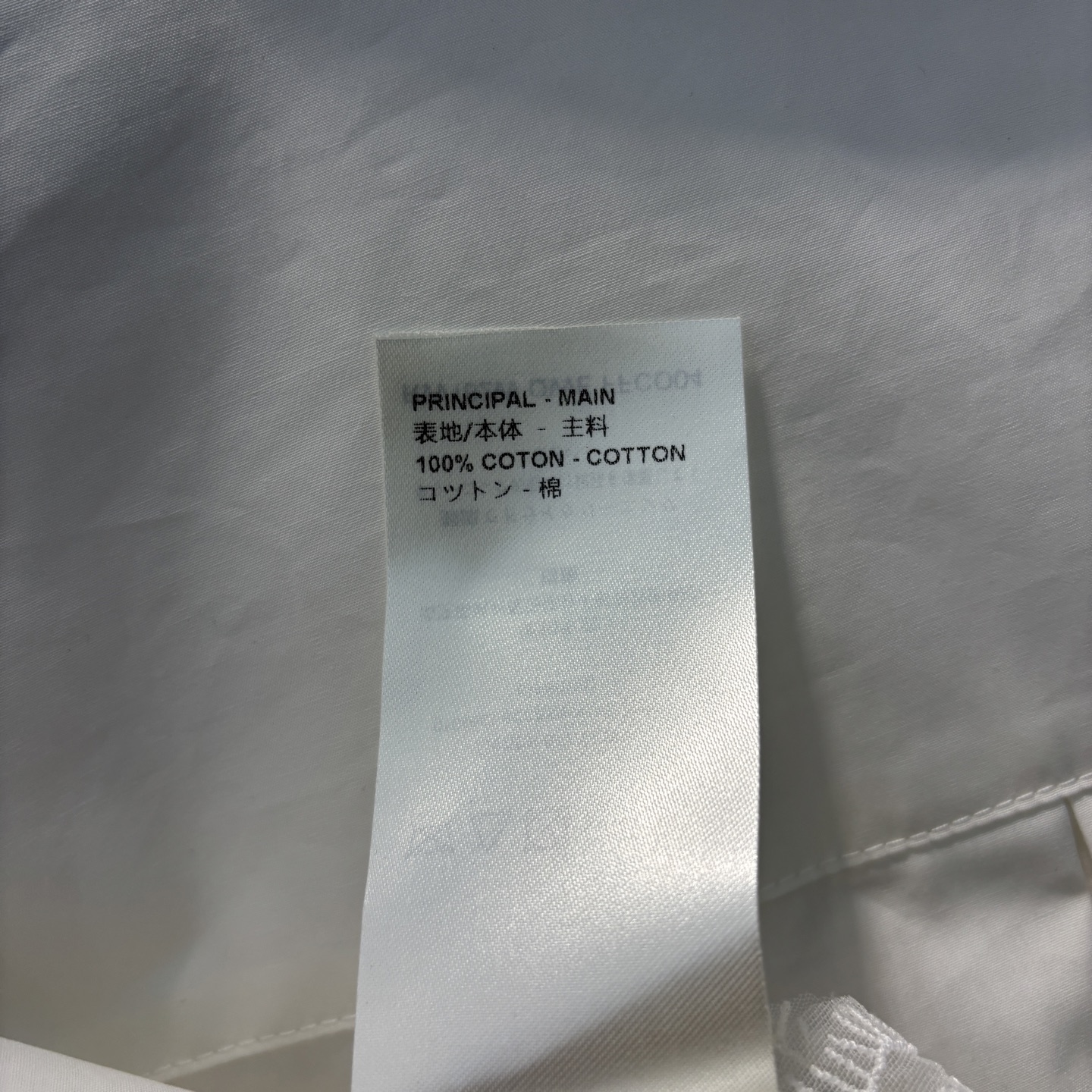 L家 25早春新款 老花飘带蕾丝边拼接短款衬衫 炫腹的超a单品 小翻领设计 落肩H版型剪裁 下摆蕾丝边拼