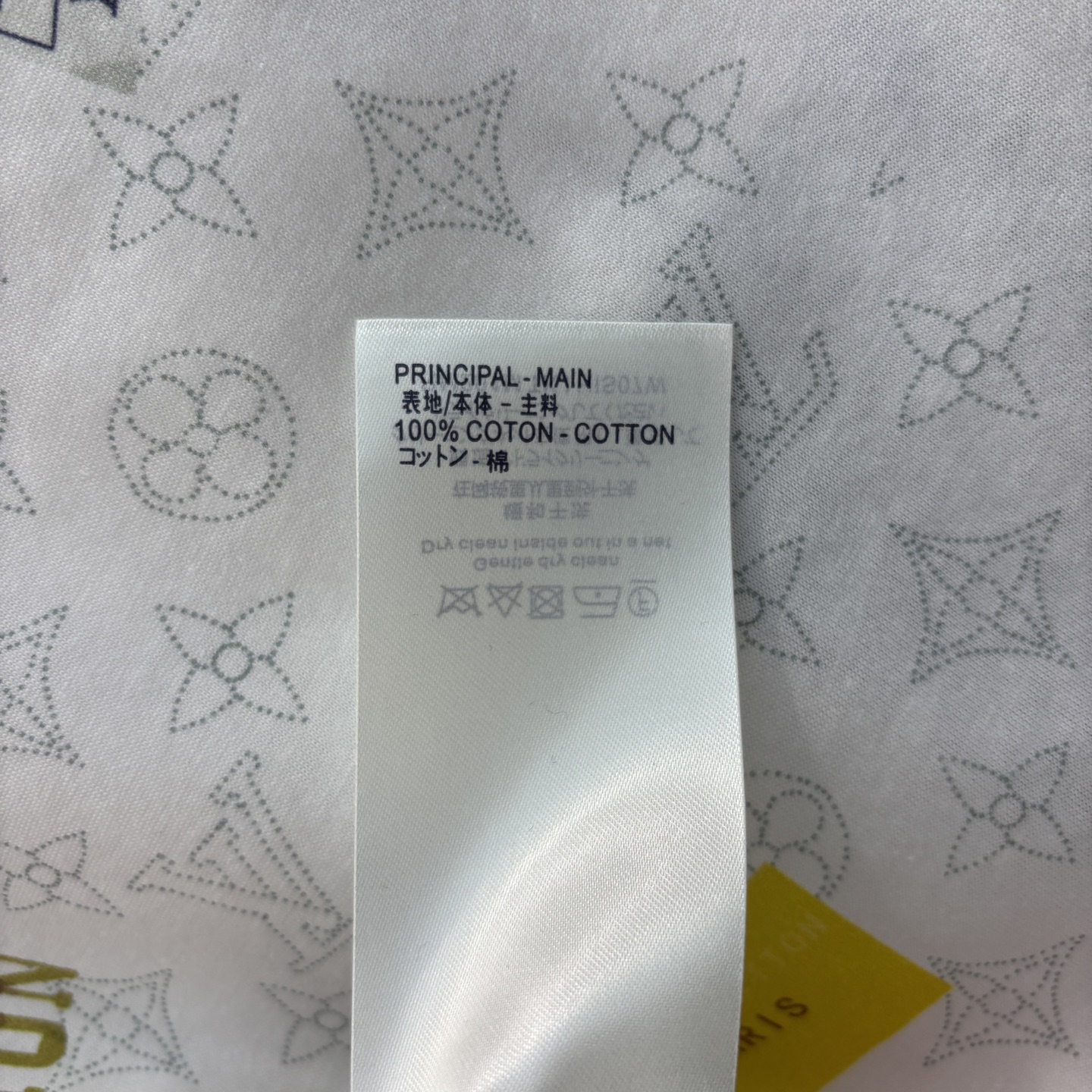 L家 25早春新款 邮票图案老花系列  邮票图案老花印花短款T恤  logo链条装饰 时尚又个性 超级百