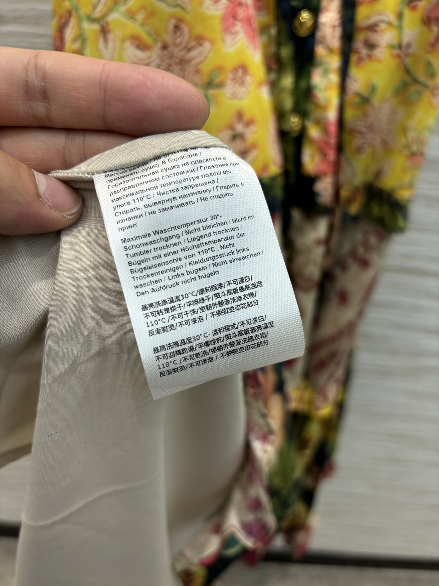 V家 25春夏 民族风元素层叠吊带设计连衣裙 超级美腻的民族风 单穿或者搭配小外套 气质感Up Up 时