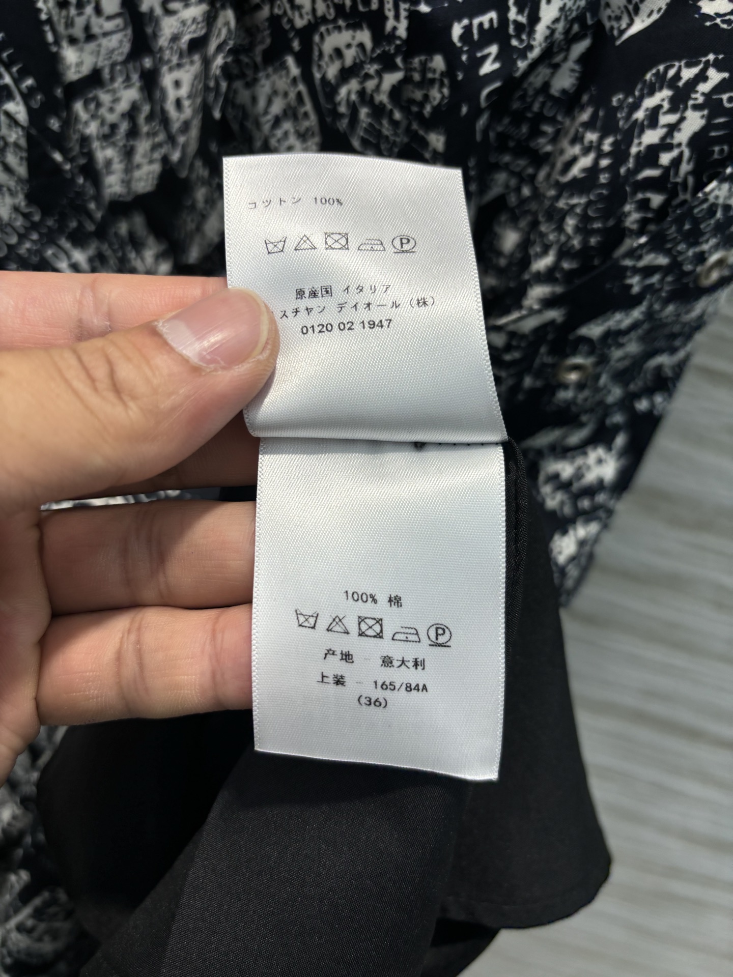 D家 25新款 巴黎地图连衣裙 翻领收腰衬衫式连衣裙 经典的翻领设计百搭不挑人 排扣式腰间腰带打造收腰轮