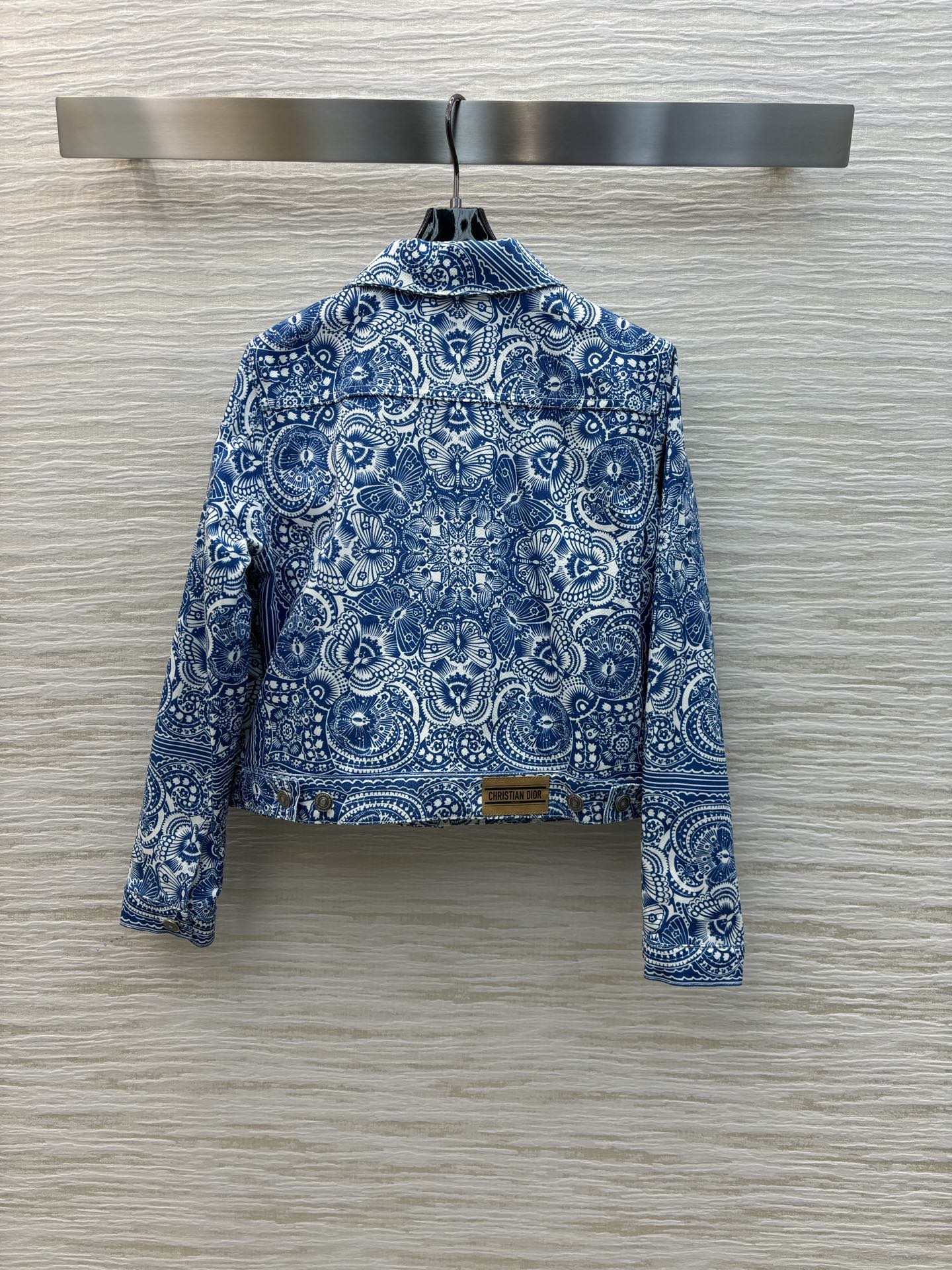 D家 25早春 Butterfly Paisley蜜蜂图案系例 青花瓷蝴蝶花卉牛仔夹克  颜色很漂亮 定