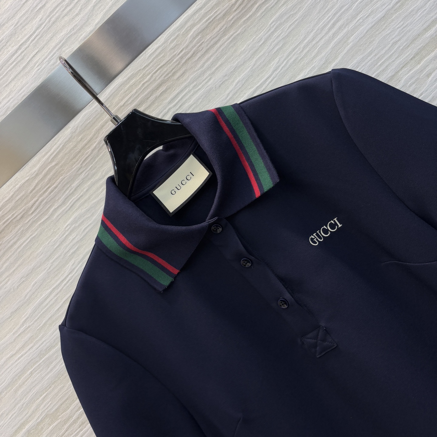 G家 25早春新款 红绿织带POLO领百褶连衣裙 经典红绿拼接设计特别吸睛  胸前经典字母logo刺绣点