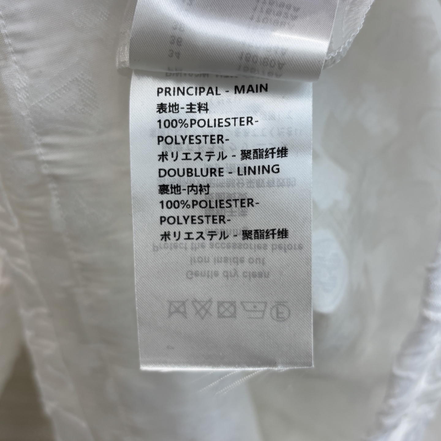 L家 25春夏 经典老花提花连帽防晒套装 经典老花提花面料 非常吸睛又有时髦感 连帽半拉链外套搭配松紧短