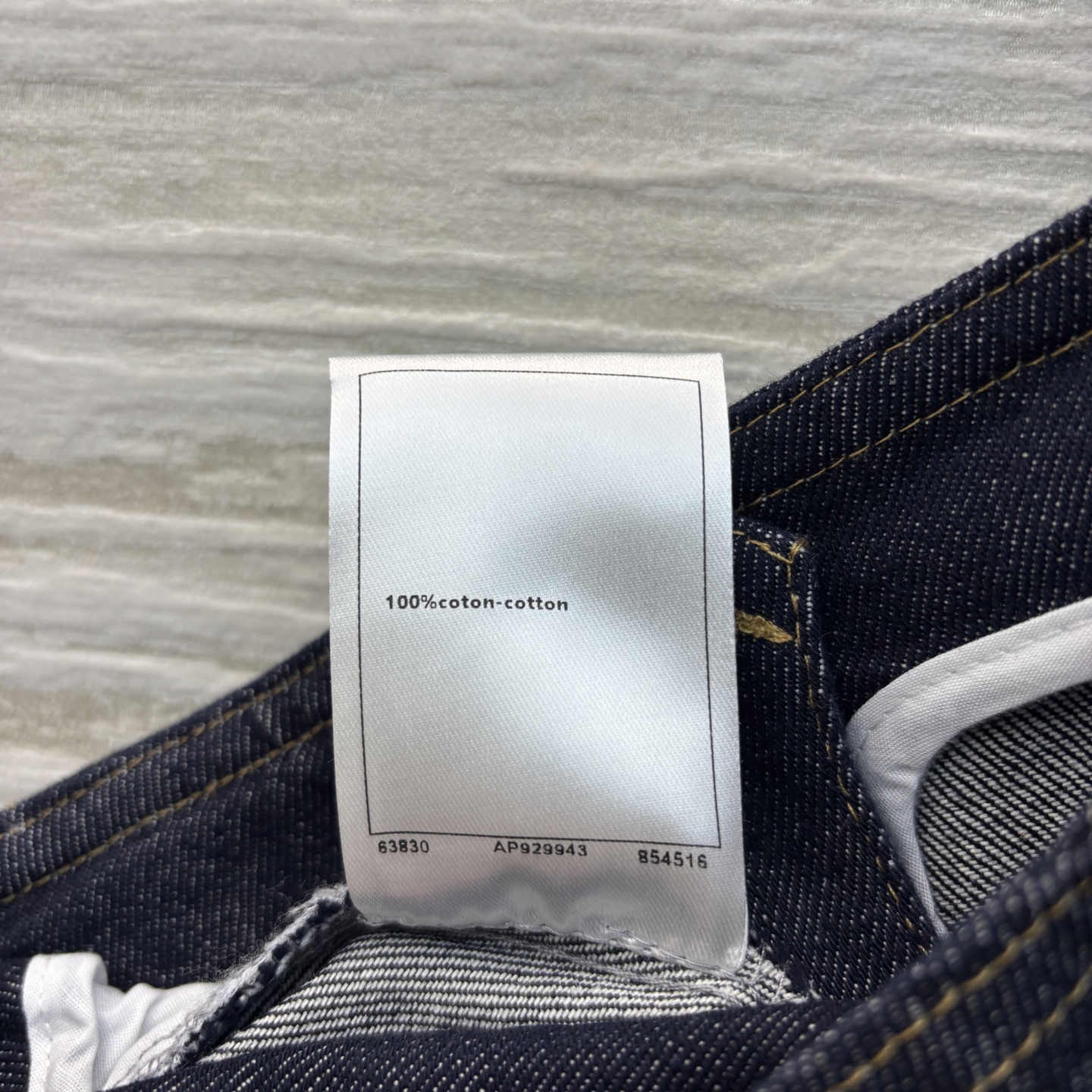 香家 25早春新款 双C明线装饰开叉牛仔半裙 后口袋双C明线装饰 开叉设计 上身自动显露长腿效果 日常百