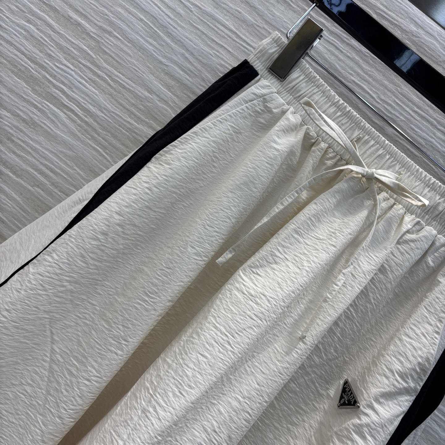 PD家 25春夏 工装风半身裙 松紧腰抽绳高腰版型 花苞裙摆  上身可甜可飒  感觉更加的随性飒爽 两色