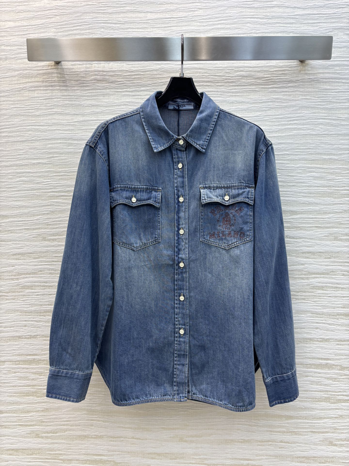 PD家 美式复古 25新品 口袋刺绣徽章logo洗水牛仔衬衫 率性时髦 洗水牛仔棉 非常软糯 兼具春夏秋