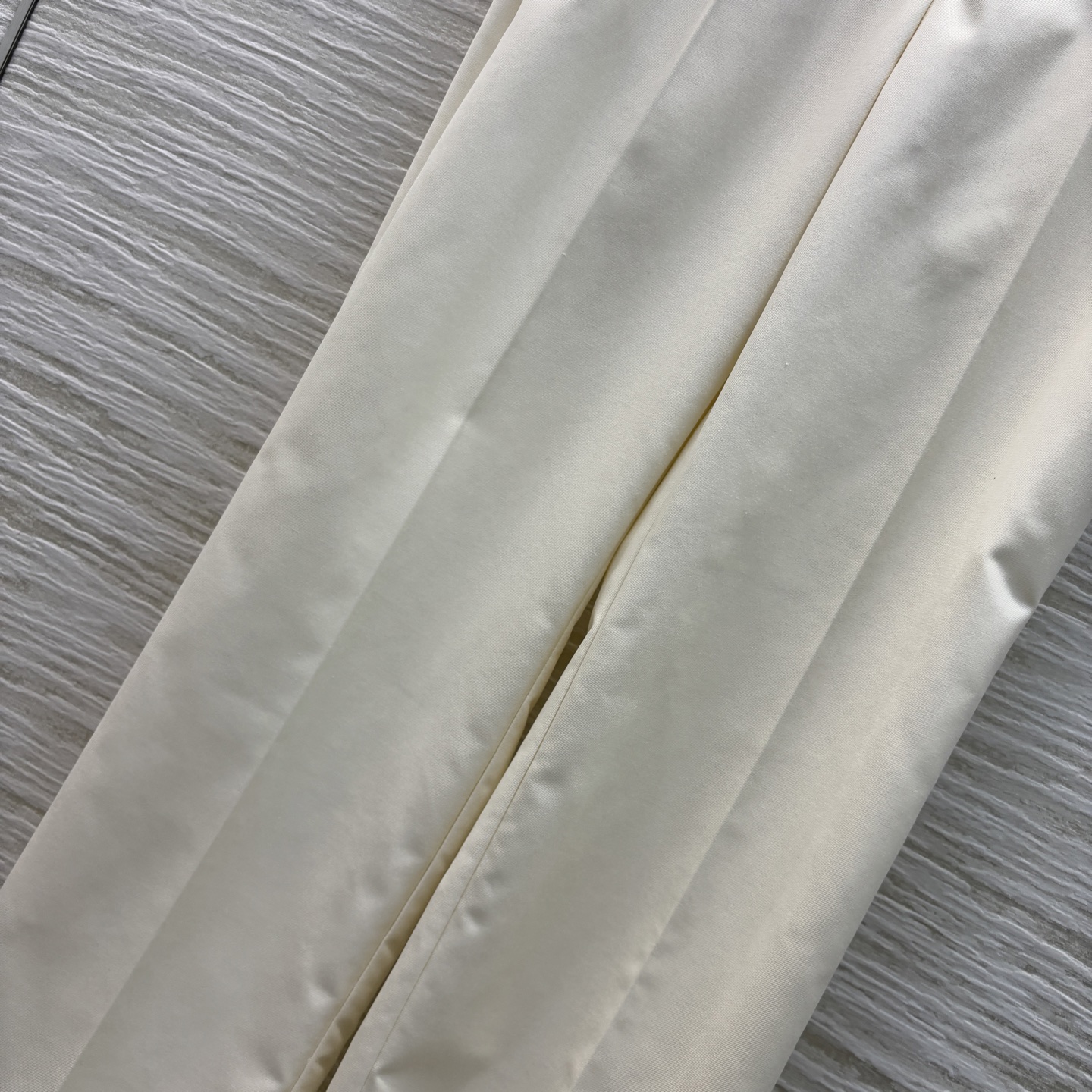 Sch家 25春夏 直筒西裤 张弛有度的老钱风腔调神裤 轻薄西装面料 宽松直筒裤型 利落显瘦 2米长腿神