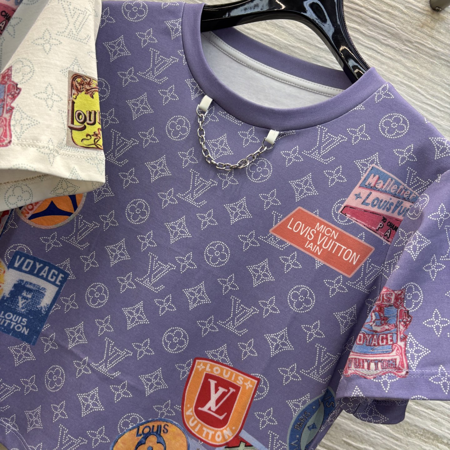 L家 25早春新款Monogram 图案老花提花短袖T恤 定制Monogram 图案印花暗纹老花纯棉面料