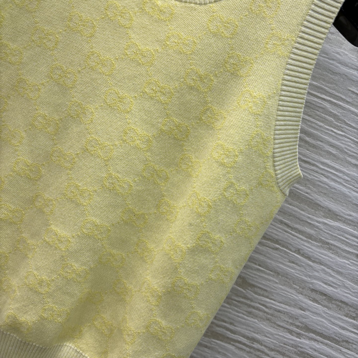 G家 25早春新款 双G提花针织背心 经典套头毛衣版型 单穿叠穿都好看 上身百搭不挑人 双G提花图案 复