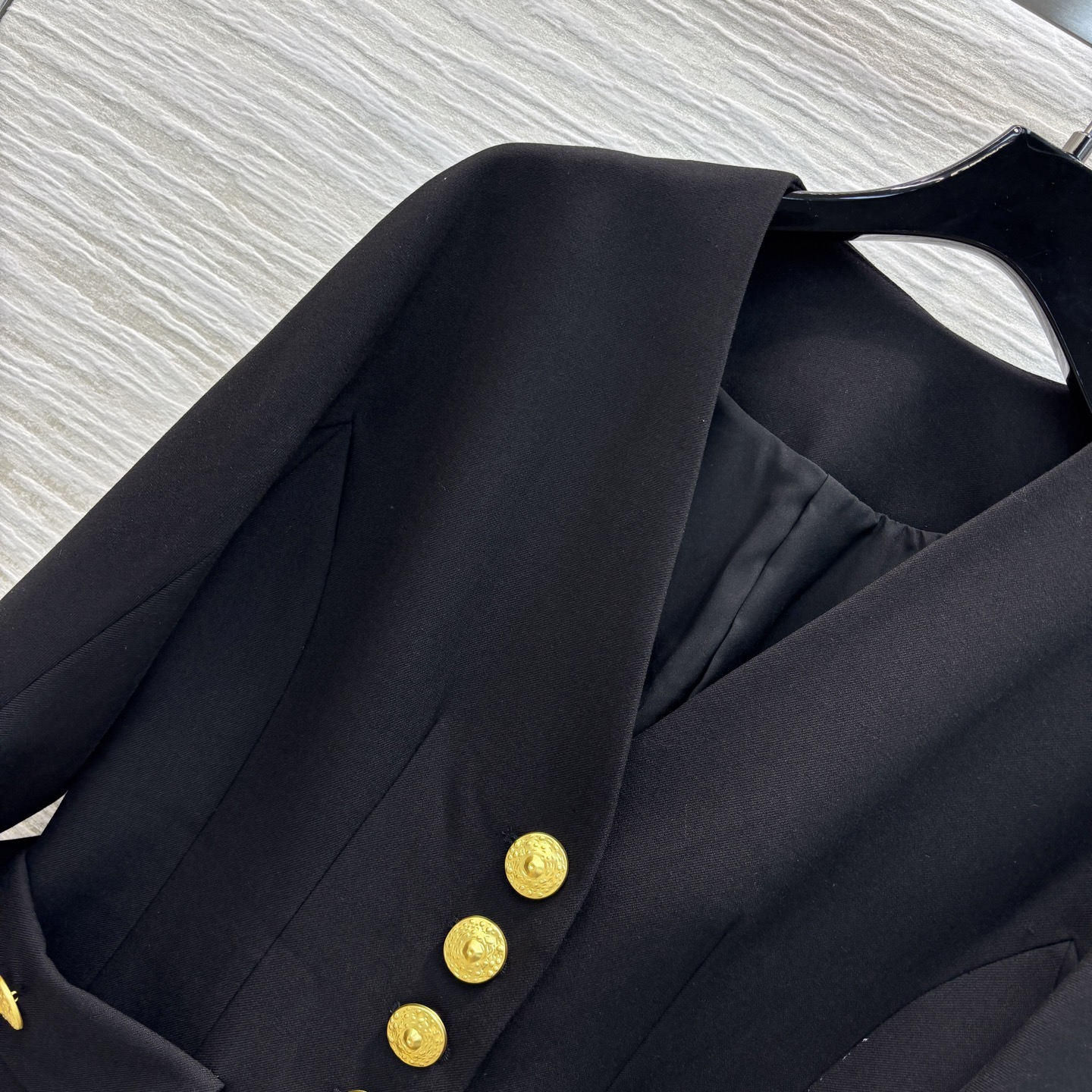 Sch家 25新款 V金扣收腰西服外套+多样排扣半裙 时髦感V领双口袋外套 百搭大气 充满腔调感 独一份