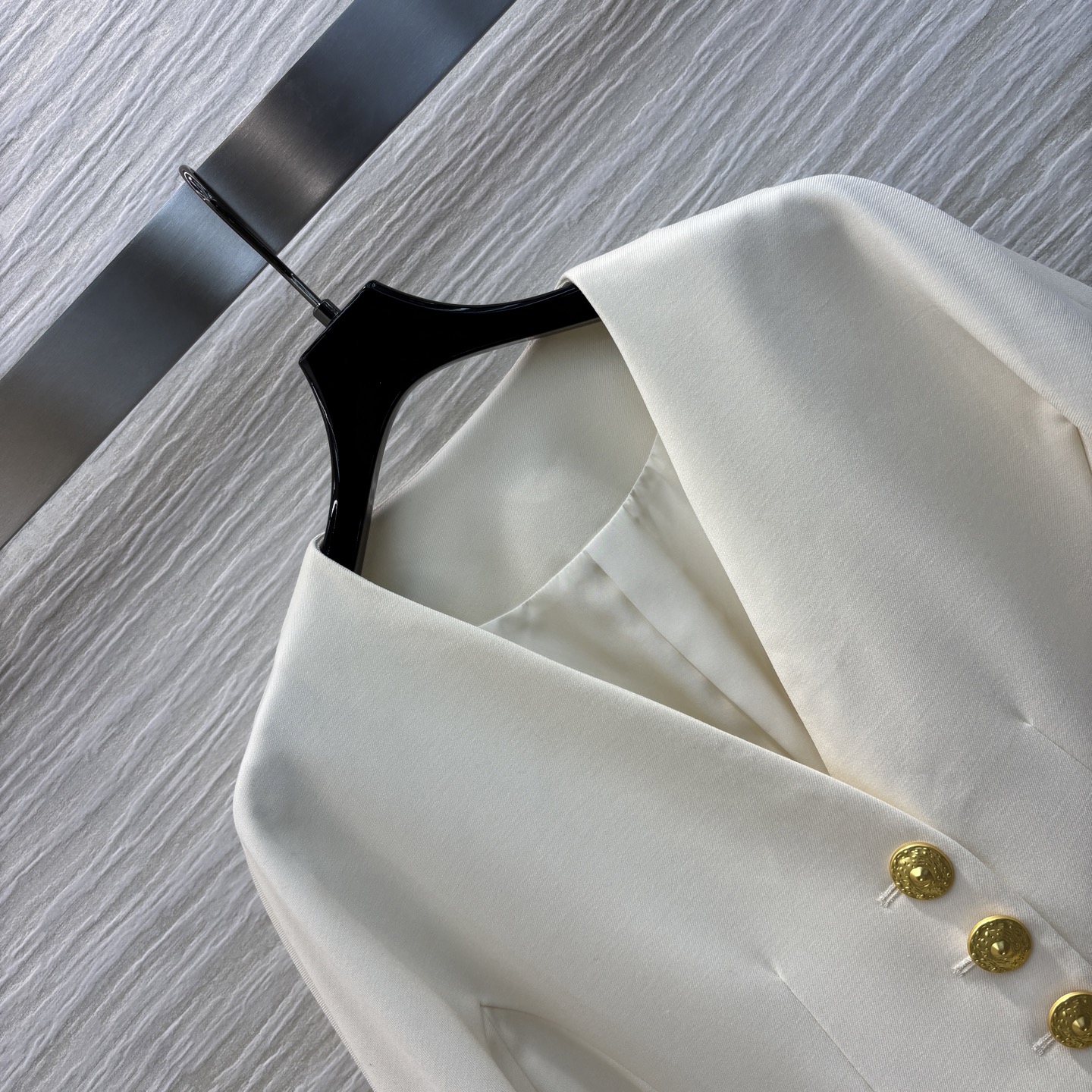 Sch家 25新款 V金扣收腰西服外套+多样排扣半裙 时髦感V领双口袋外套 百搭大气 充满腔调感 独一份