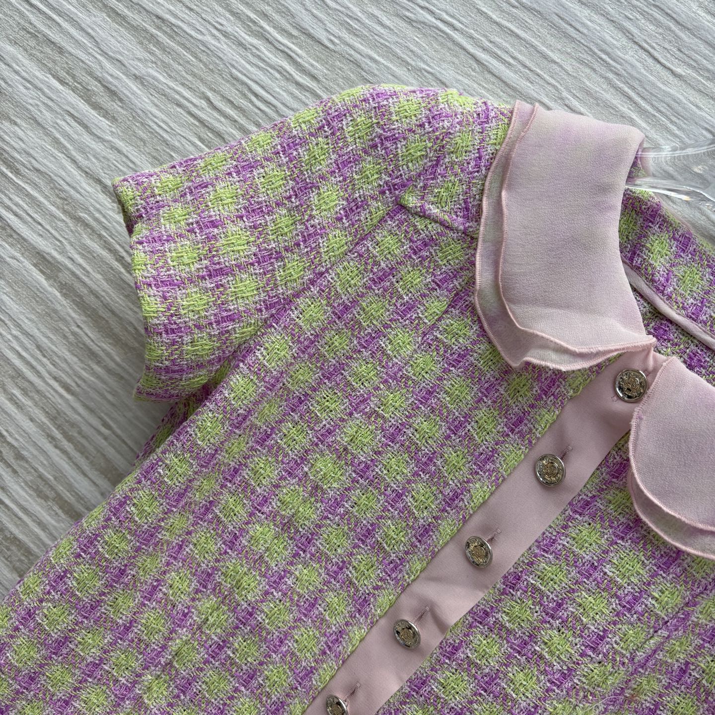 “Stylish Women’s Suit Set with Unique Design and High Quality Materials” - 图片 3