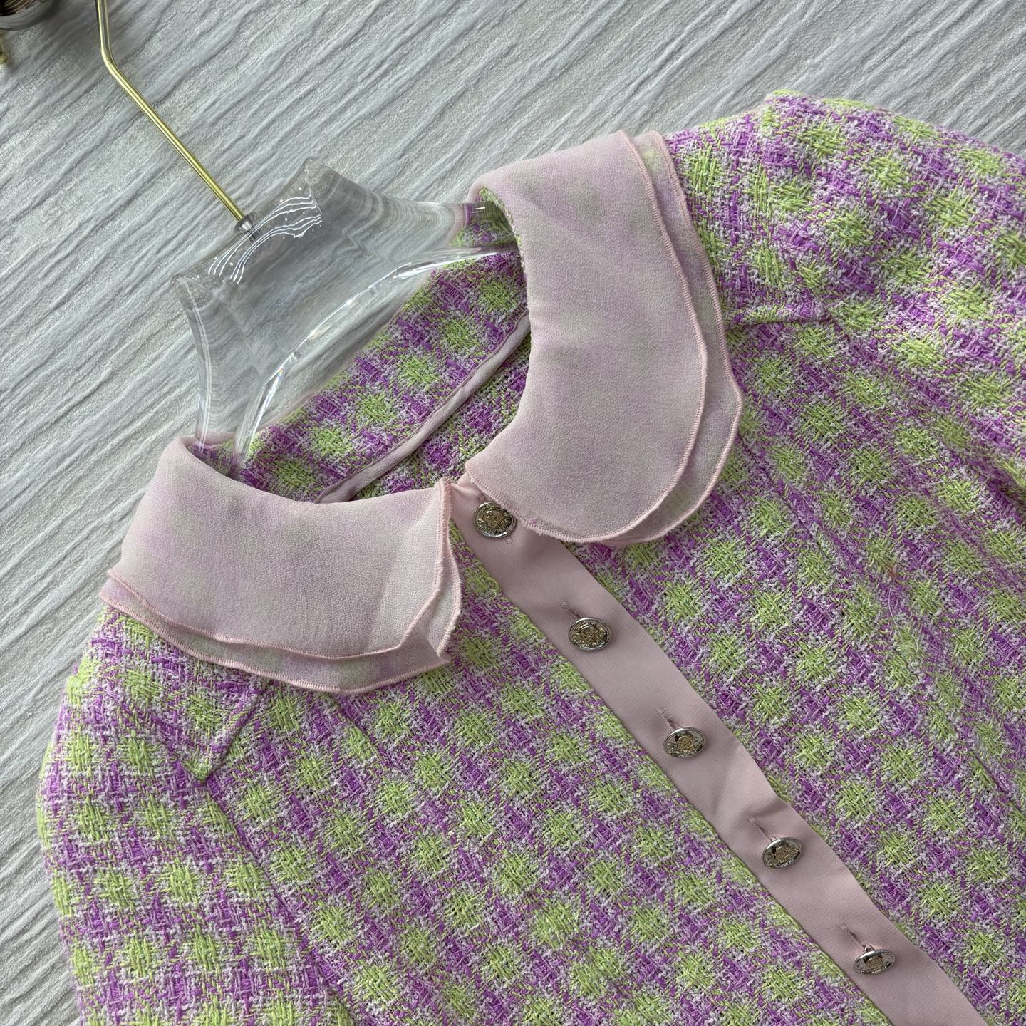 “Stylish Women’s Suit Set with Unique Design and High Quality Materials” - 图片 5