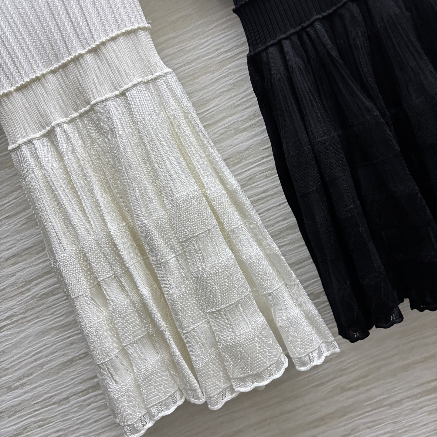 Alaïa Crinoline U-Neck Short Sleeve Knit Dress - Elegant & Versatile 8 i1746265384313 546 0 3