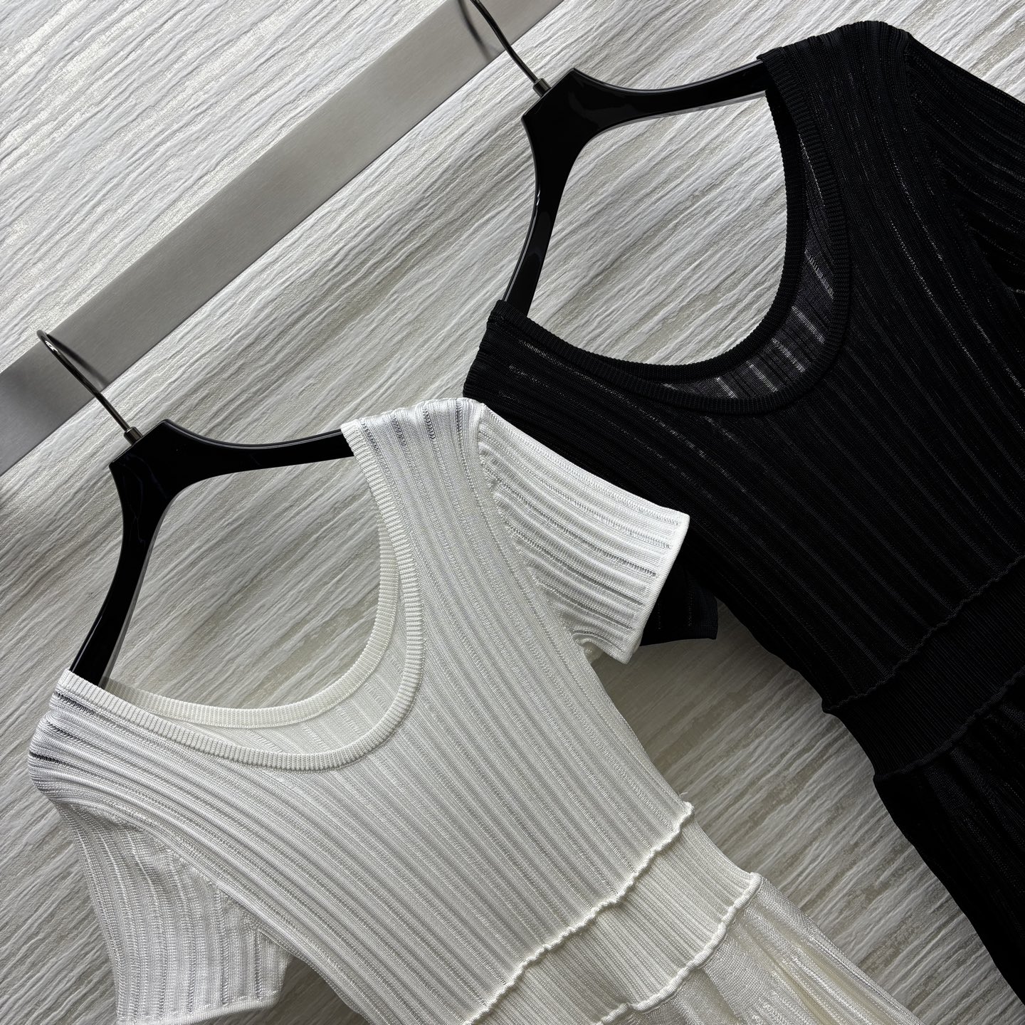 Alaïa Crinoline U-Neck Short Sleeve Knit Dress - Elegant & Versatile 4 i1746265384323 7433 0 5