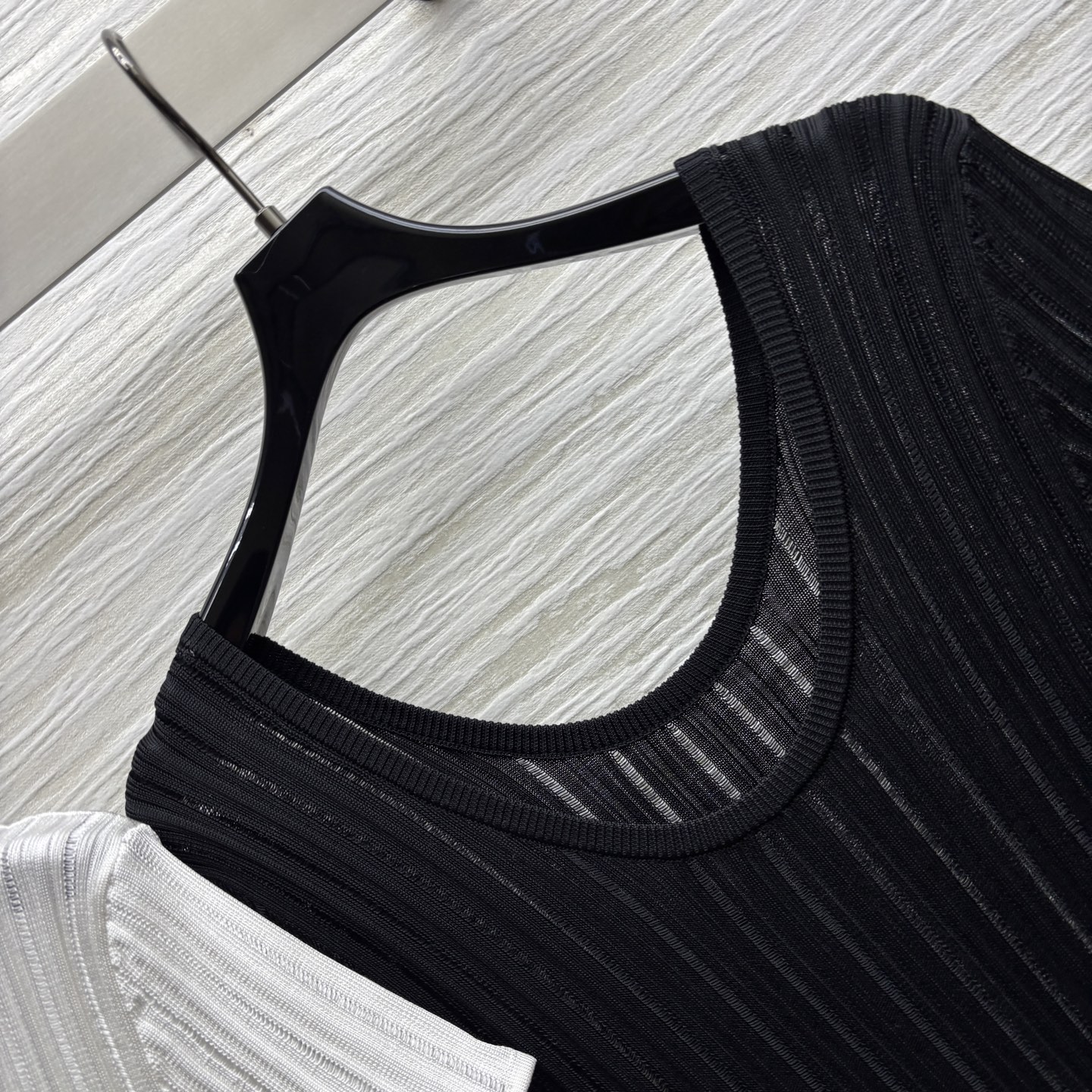 Alaïa Crinoline U-Neck Short Sleeve Knit Dress - Elegant & Versatile 3 i1746265384323 9457 0 1
