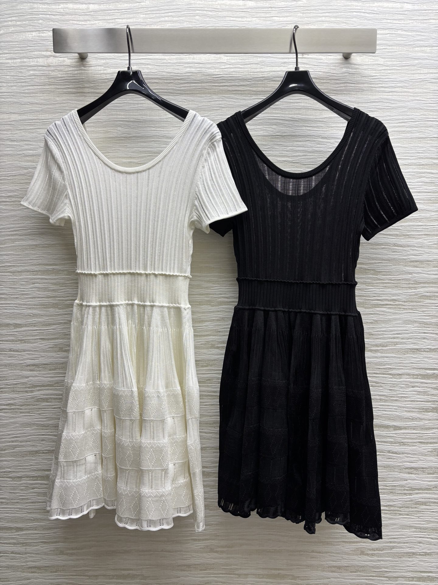 Alaïa Crinoline U-Neck Short Sleeve Knit Dress - Elegant & Versatile 9 i1746265384336 4879 0 8