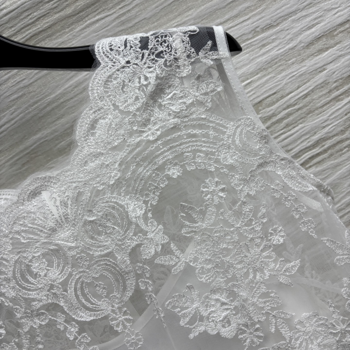 Fashionable Lace Dress: P1196 with Handmade Details and Romantic Design - 图片 5