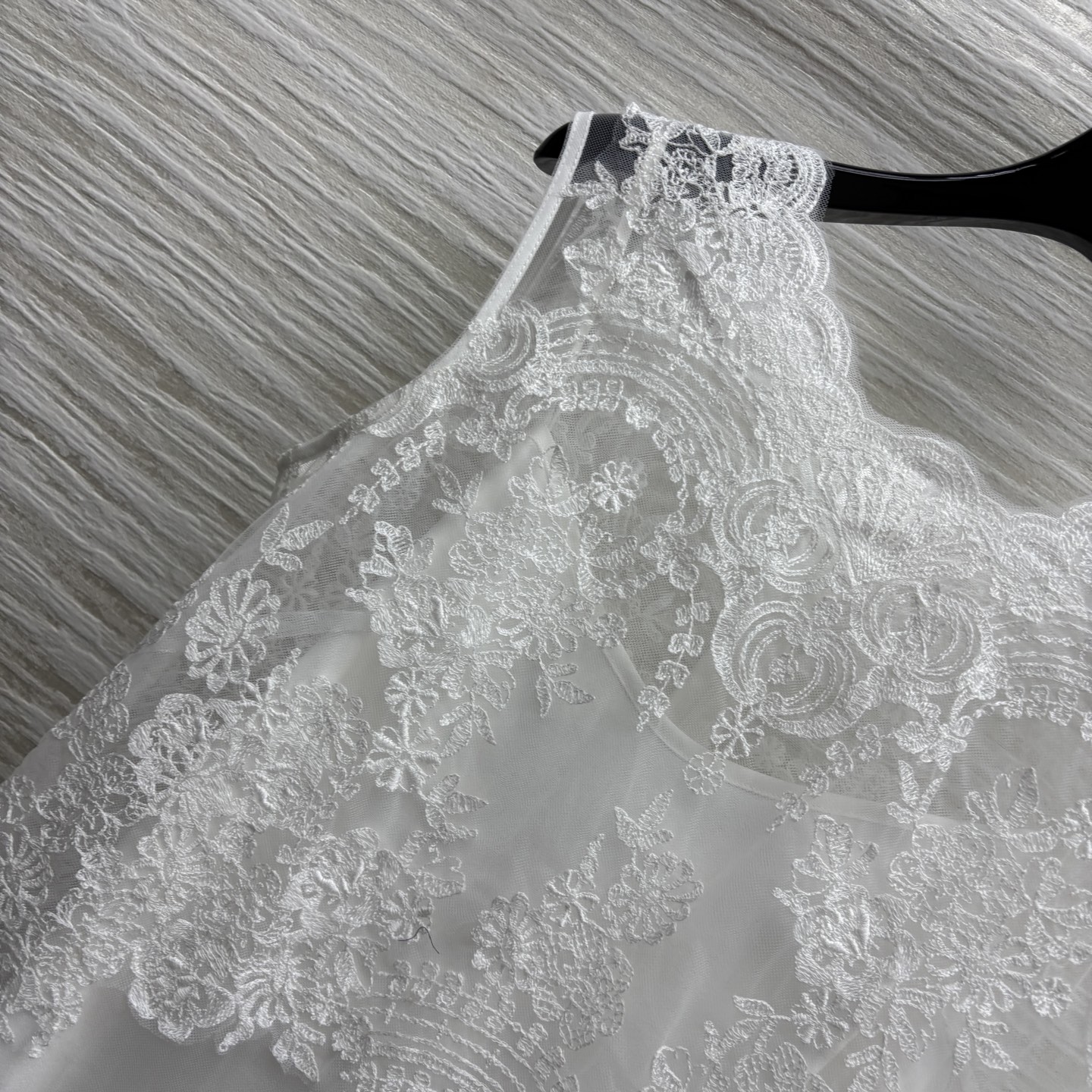 Fashionable Lace Dress: P1196 with Handmade Details and Romantic Design - 图片 4