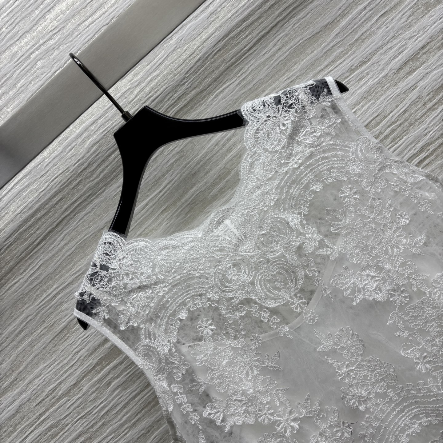Fashionable Lace Dress: P1196 with Handmade Details and Romantic Design - 图片 6