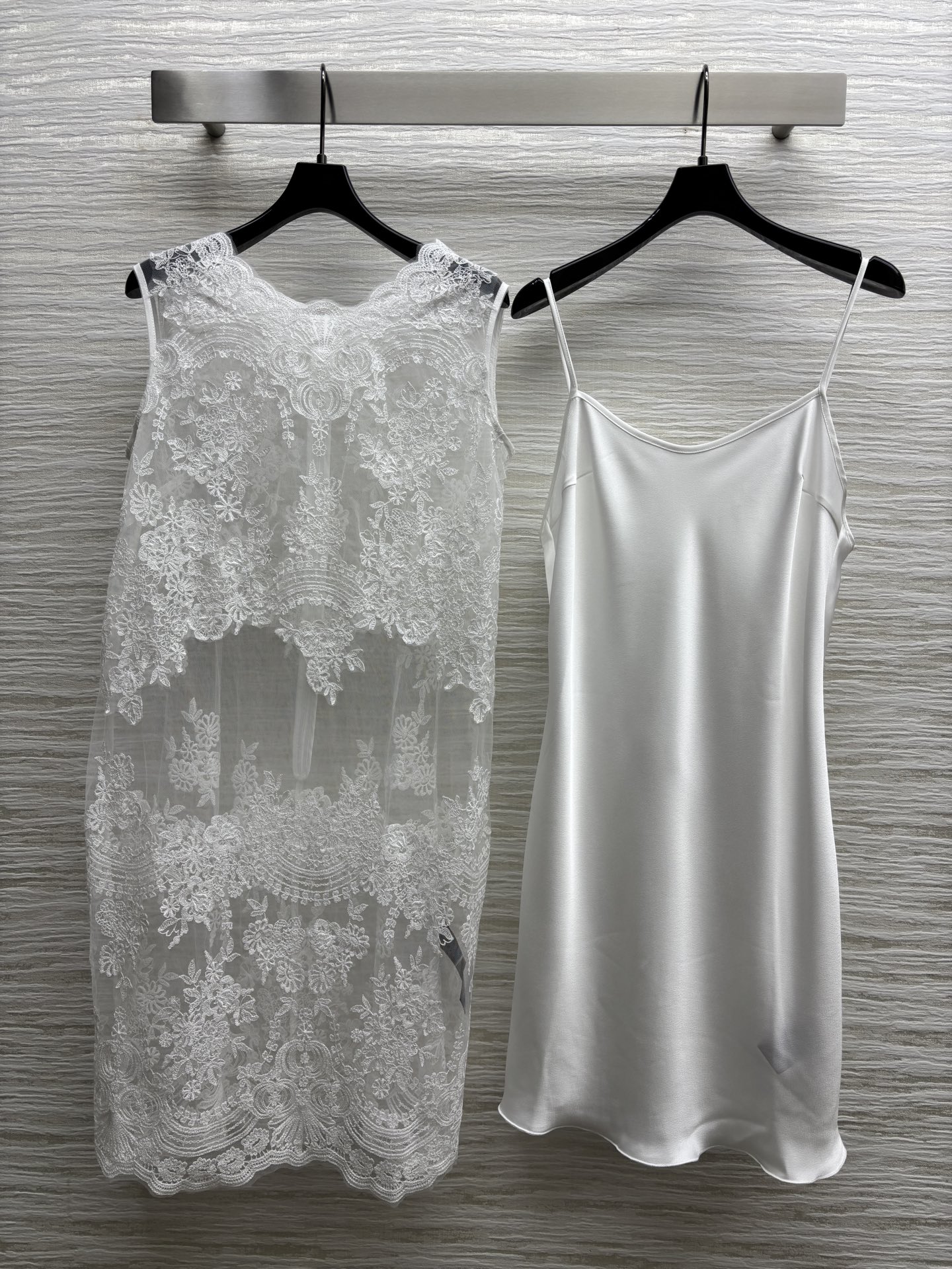 Fashionable Lace Dress: P1196 with Handmade Details and Romantic Design