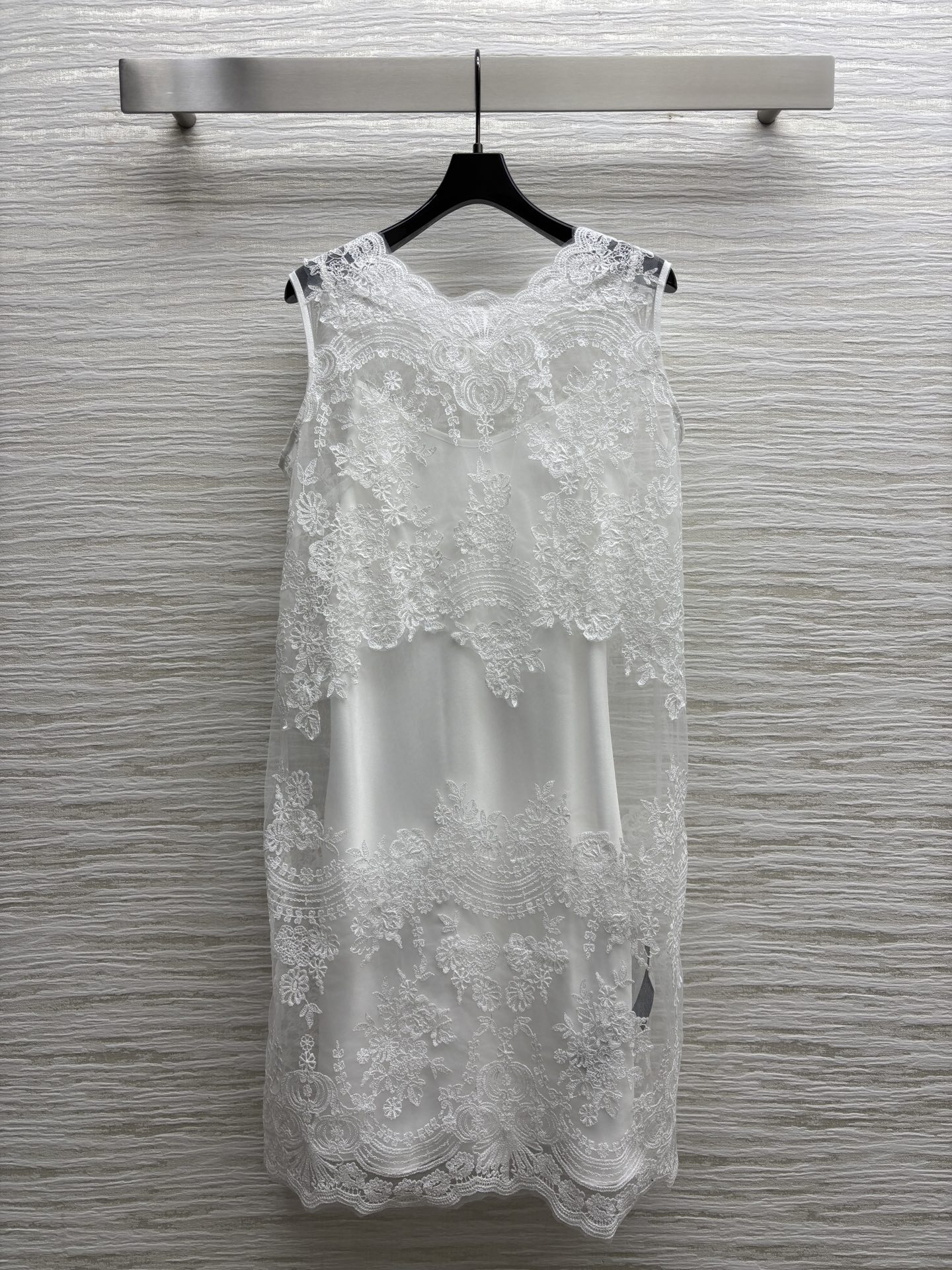 Fashionable Lace Dress: P1196 with Handmade Details and Romantic Design - 图片 2