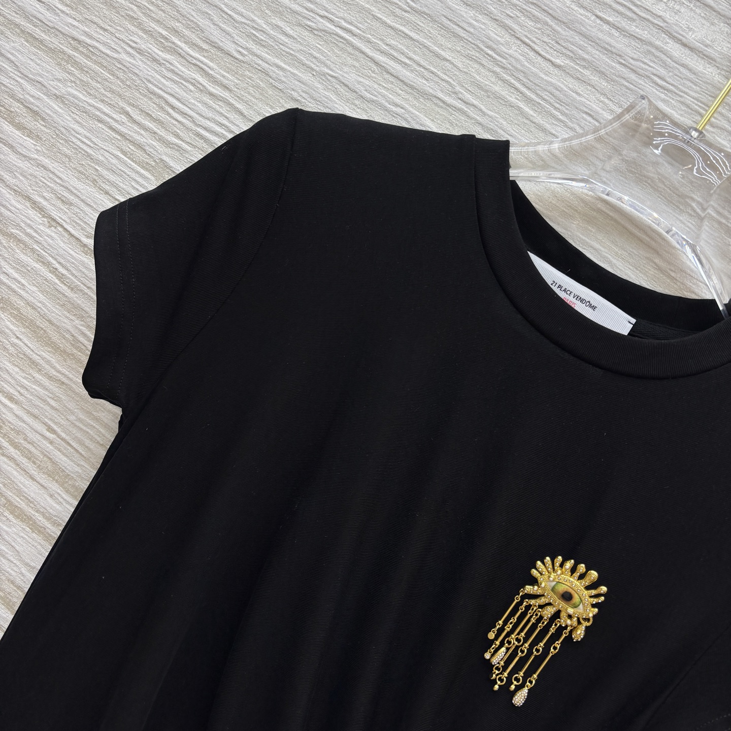 Elegant Pleated Mini Dress with Brooch Detail - Chic & Flattering Design 4 i1746285292976 2573 0 2