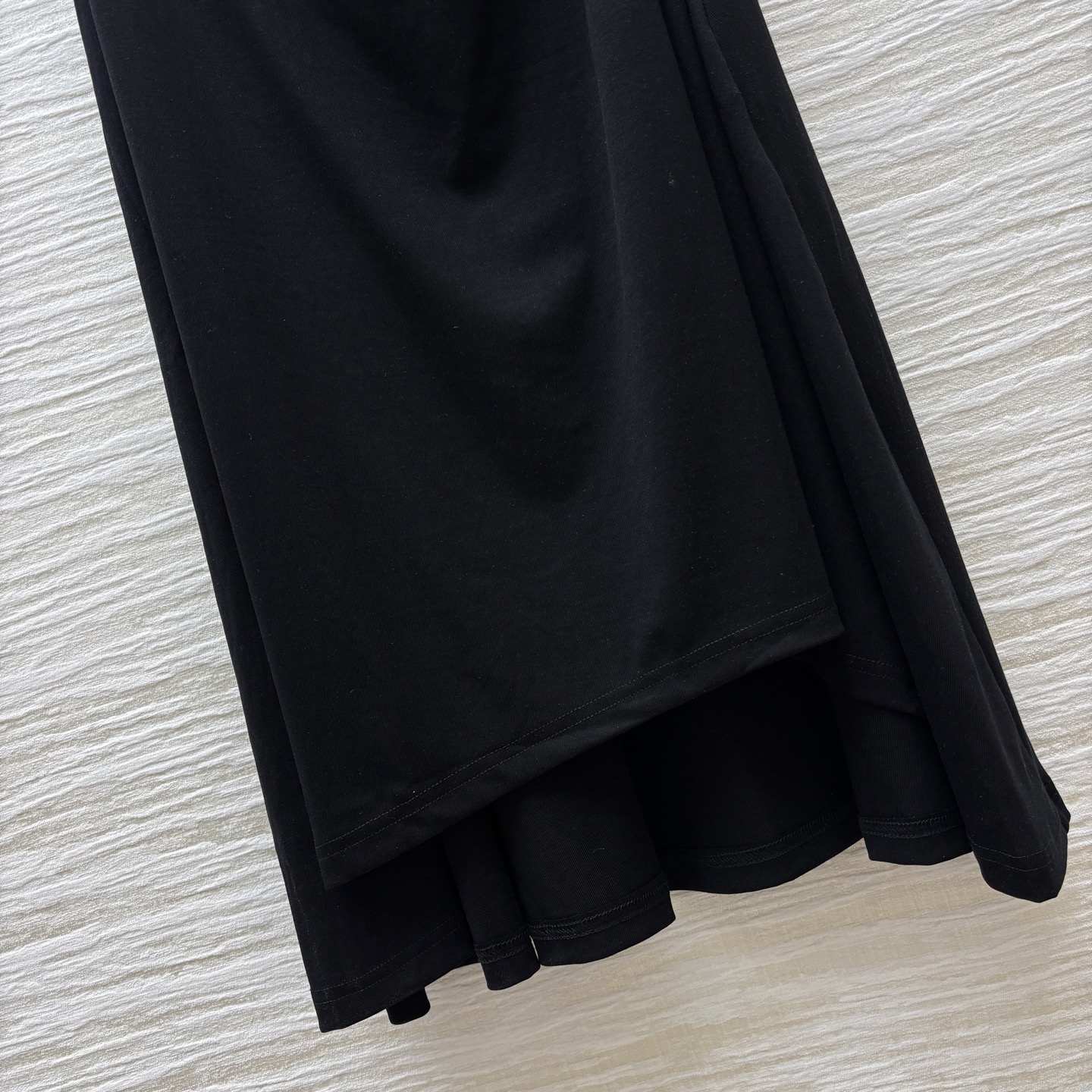 Elegant Pleated Mini Dress with Brooch Detail - Chic & Flattering Design 8 i1746285294144 6305 0 6