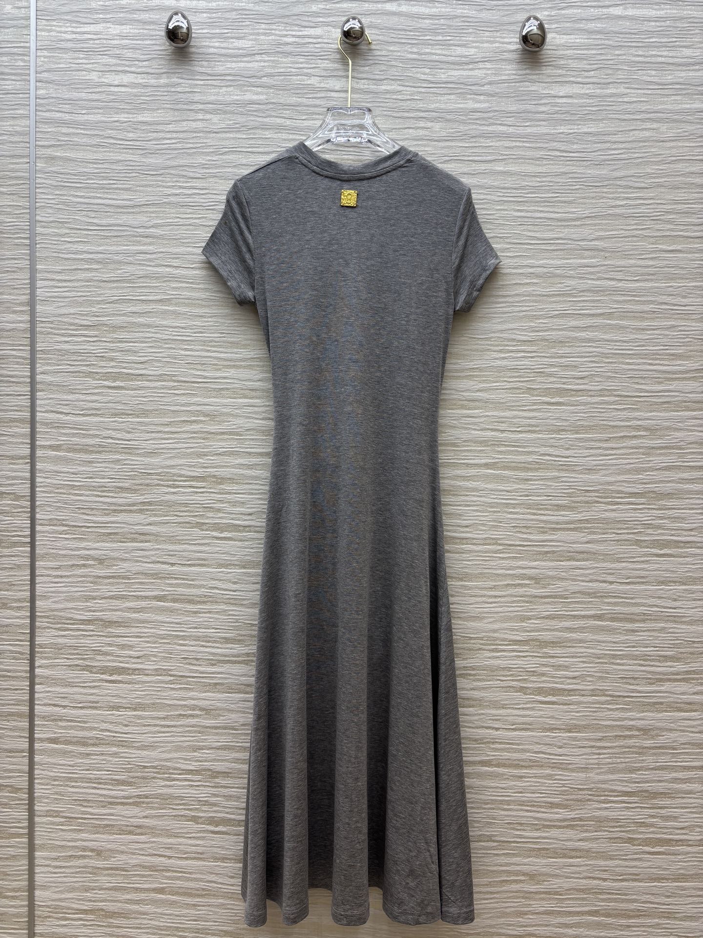 Elegant Pleated Short Sleeve Dress with Brooch Detail - Chic & Flattering 9 i1746285346816 8642 0 7