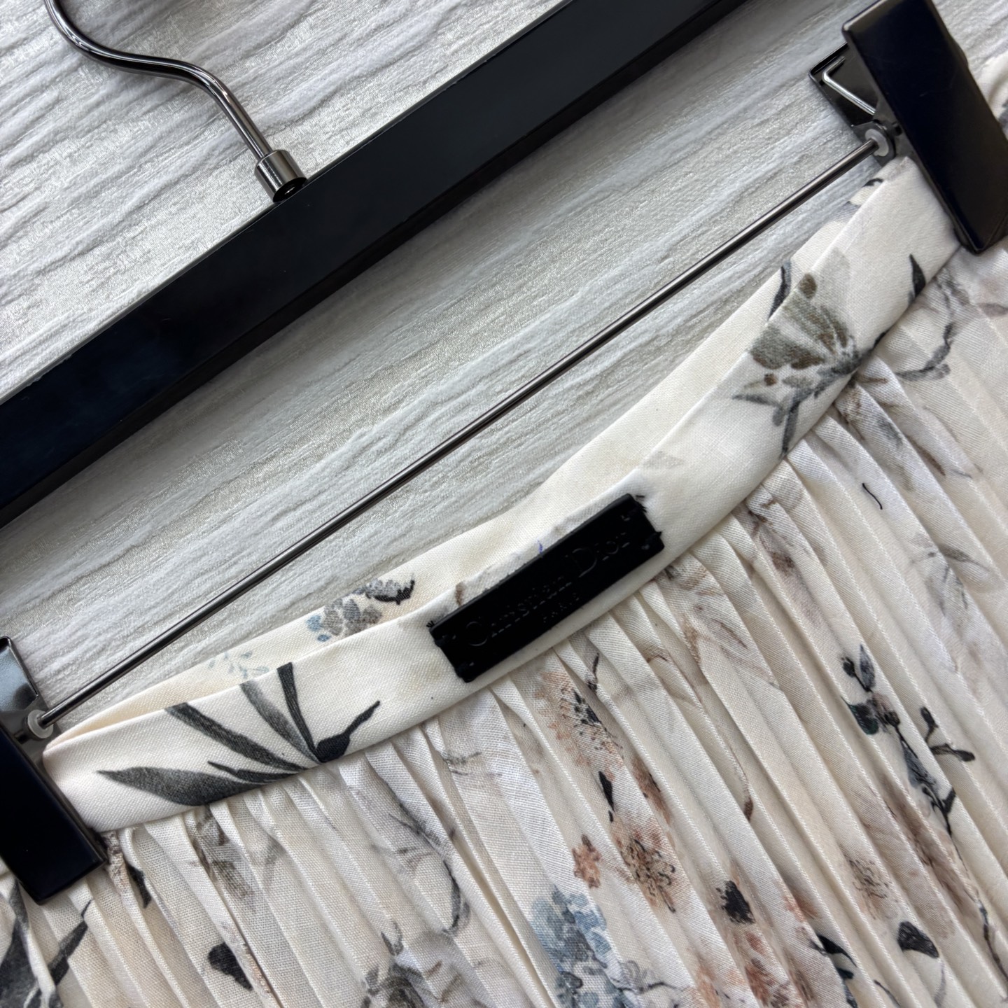 Dior Floral Print Pleated Midi Skirt, High Waist, Elegant Style 8 i1747058052456 1313 0 7