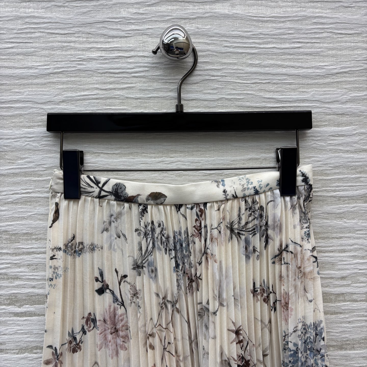 Dior Floral Print Pleated Midi Skirt, High Waist, Elegant Style 2 i1747058103909 9499 0 1