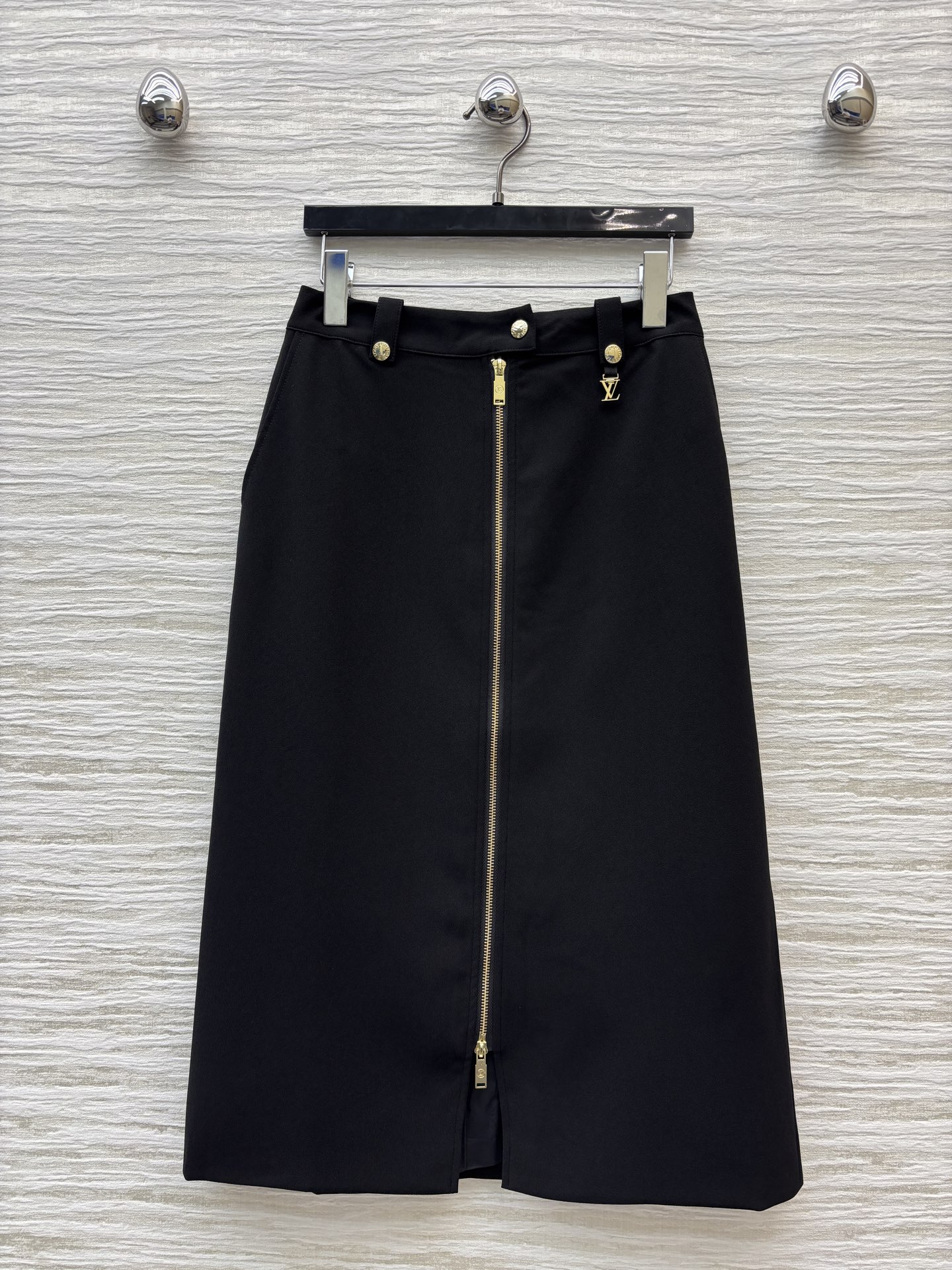 Louis Vuitton High Waist Zip-Front Midi Skirt - Elegant & Versatile 1 i1747059353051 7122 0 0
