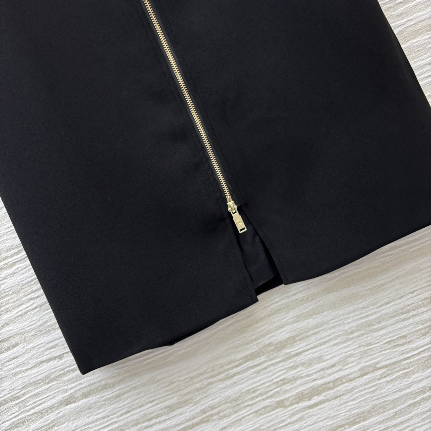 Louis Vuitton High Waist Zip-Front Midi Skirt - Elegant & Versatile 6 i1747059358120 4469 0 5