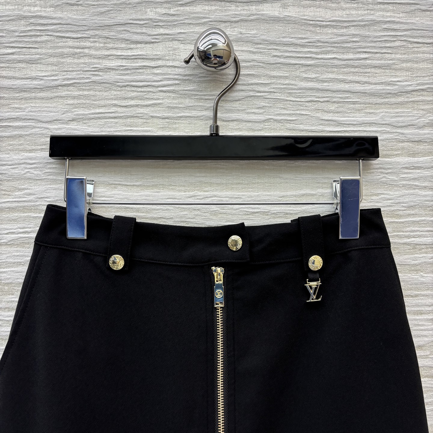 Louis Vuitton High Waist Zip-Front Midi Skirt - Elegant & Versatile 2 i1747059358176 5620 0 1