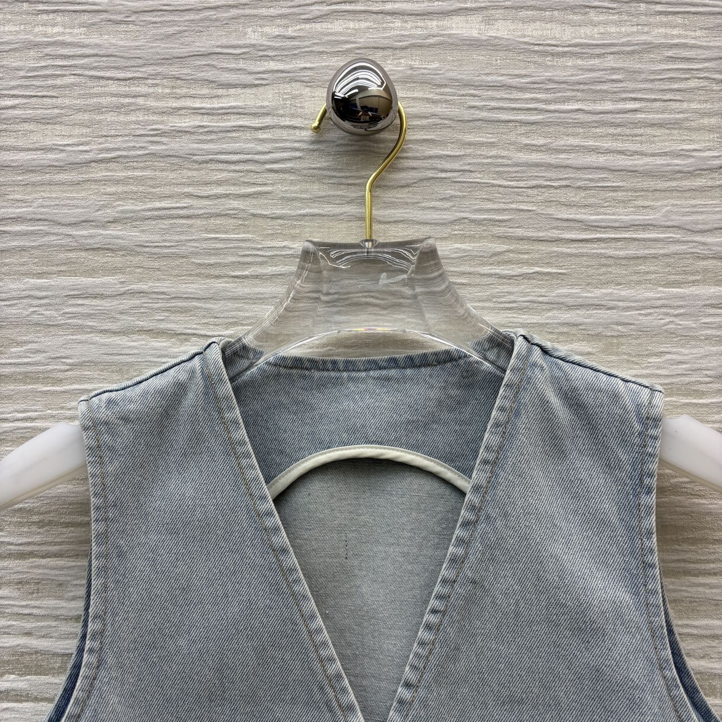 P667 Original Female Clothes: Stylish V-Collar Cowboy Suit for Young Lady - 图片 2