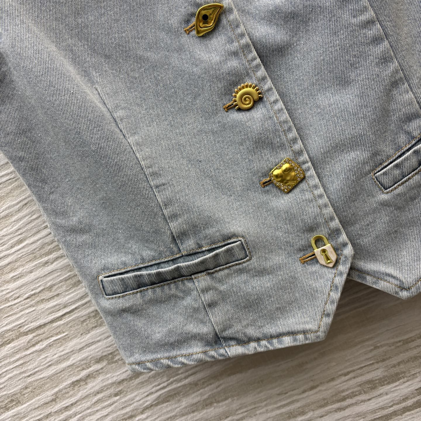 P667 Original Female Clothes: Stylish V-Collar Cowboy Suit for Young Lady - 图片 5