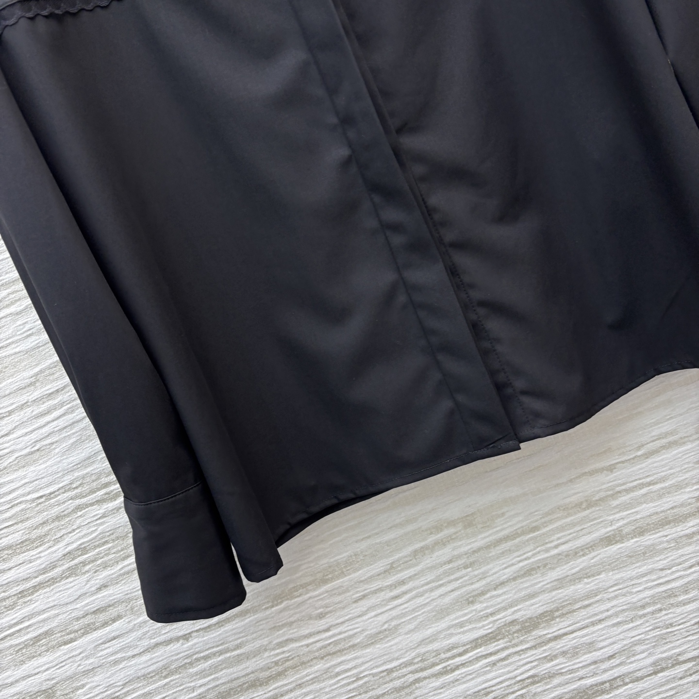 Sch家 26新款 蕾丝拼接翻领长款衬衫 定制面料高级有质感 上身舒适随性完全不挑身材 任何身型都能轻松