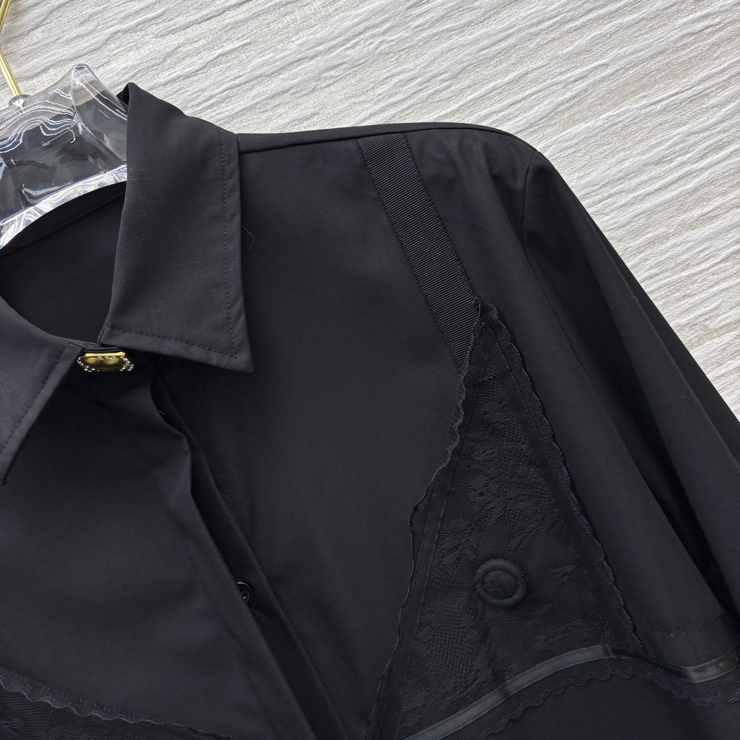 Sch家 26新款 蕾丝拼接翻领长款衬衫 定制面料高级有质感 上身舒适随性完全不挑身材 任何身型都能轻松