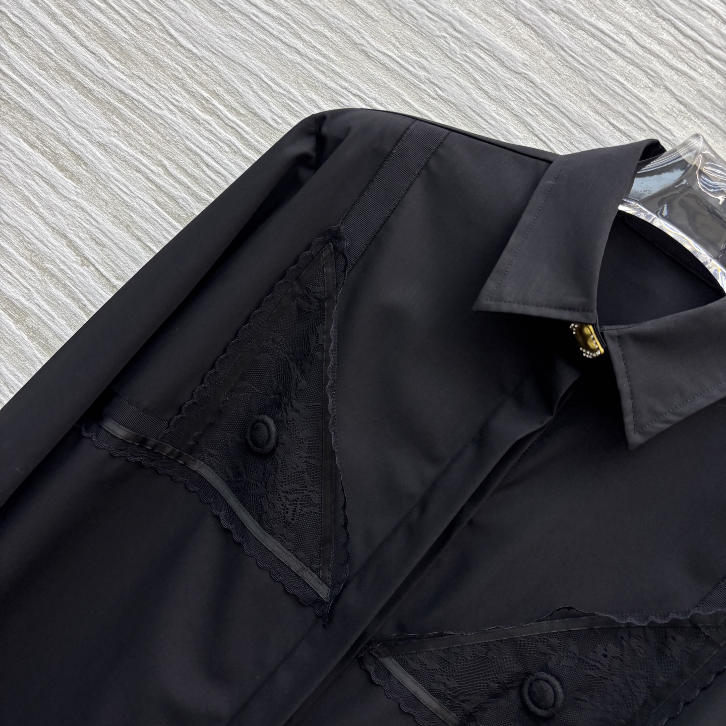 Sch家 26新款 蕾丝拼接翻领长款衬衫 定制面料高级有质感 上身舒适随性完全不挑身材 任何身型都能轻松