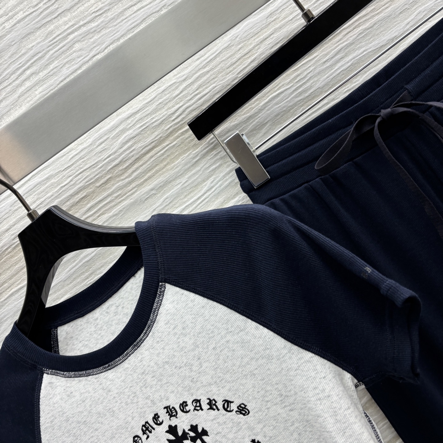 Stylish Heavy-Handed Female Suit Collection with Casual Leisure Wear and Round-Cap T-Shirts - 图片 5