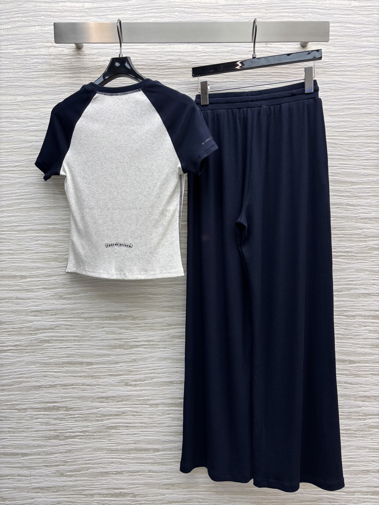 Stylish Heavy-Handed Female Suit Collection with Casual Leisure Wear and Round-Cap T-Shirts - 图片 8